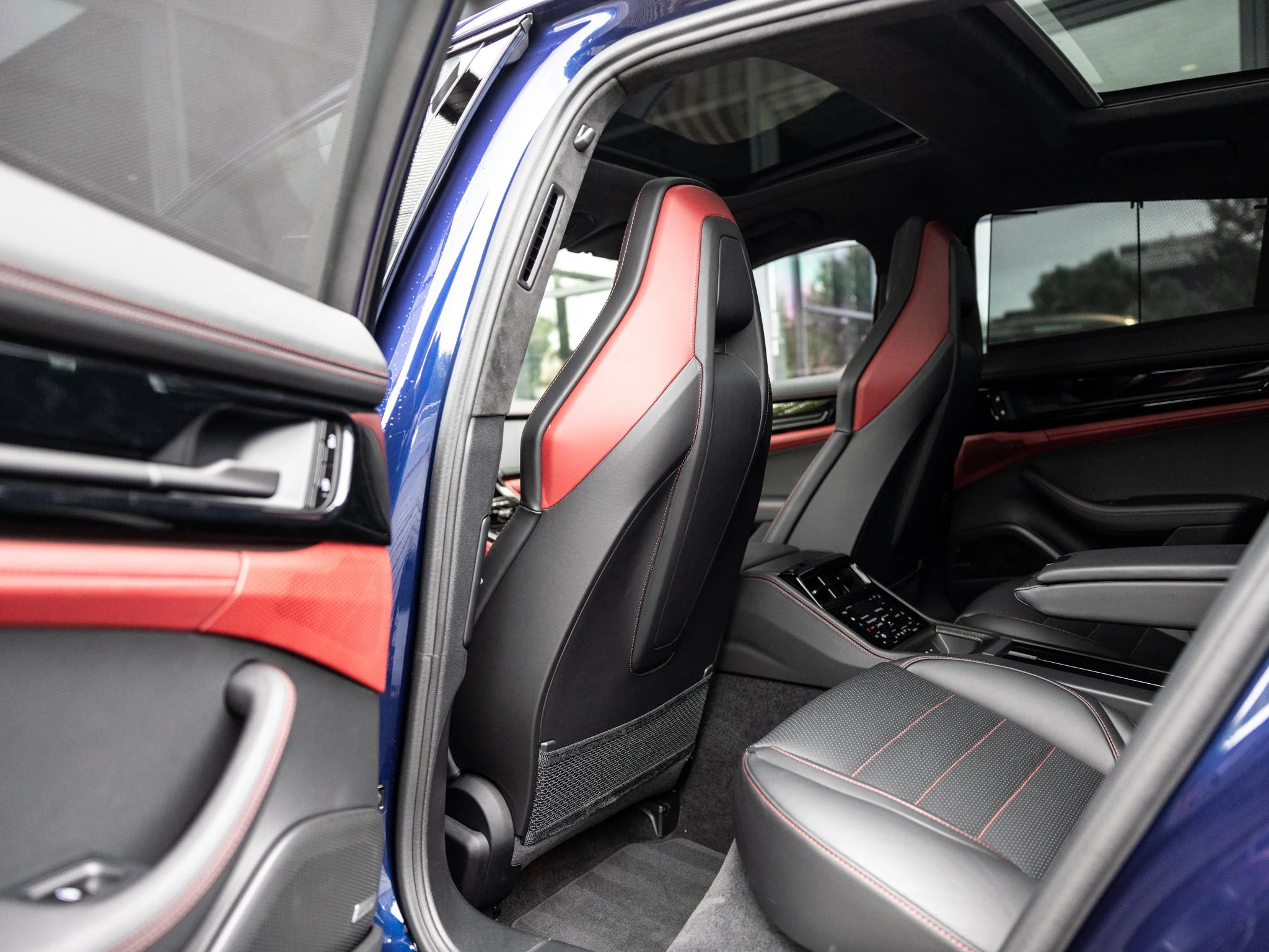 Porsche-Panamera-image-18