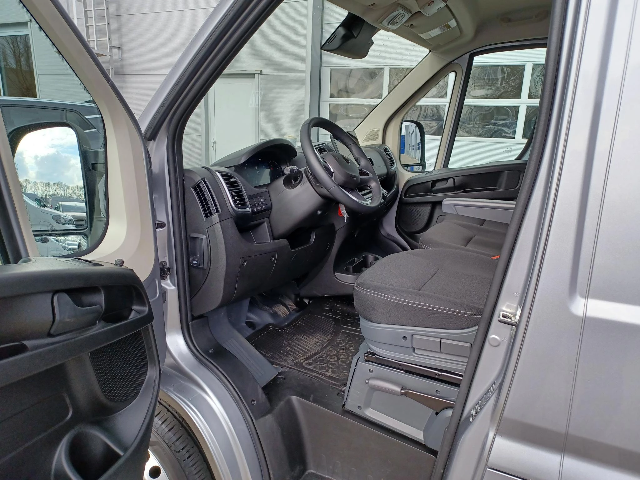 Peugeot Boxer 2.2 BlueHDi S&S 140 435 L3H2 Auto