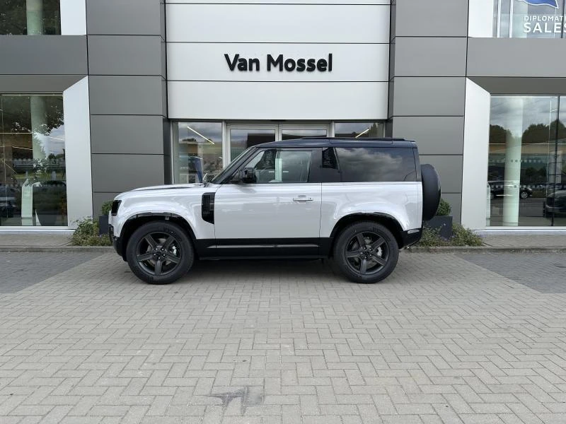 Land Rover-Defender-image-4