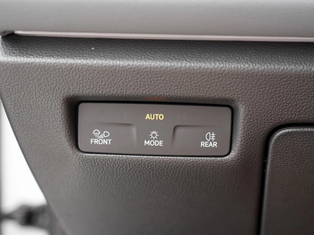 Volkswagen Passat Variant 2.0 TDI DSG Elegance *IQ-Light*Leder*Navi*Head-up*Panorama*AHK*DCC*Trailer-Assist*uvm