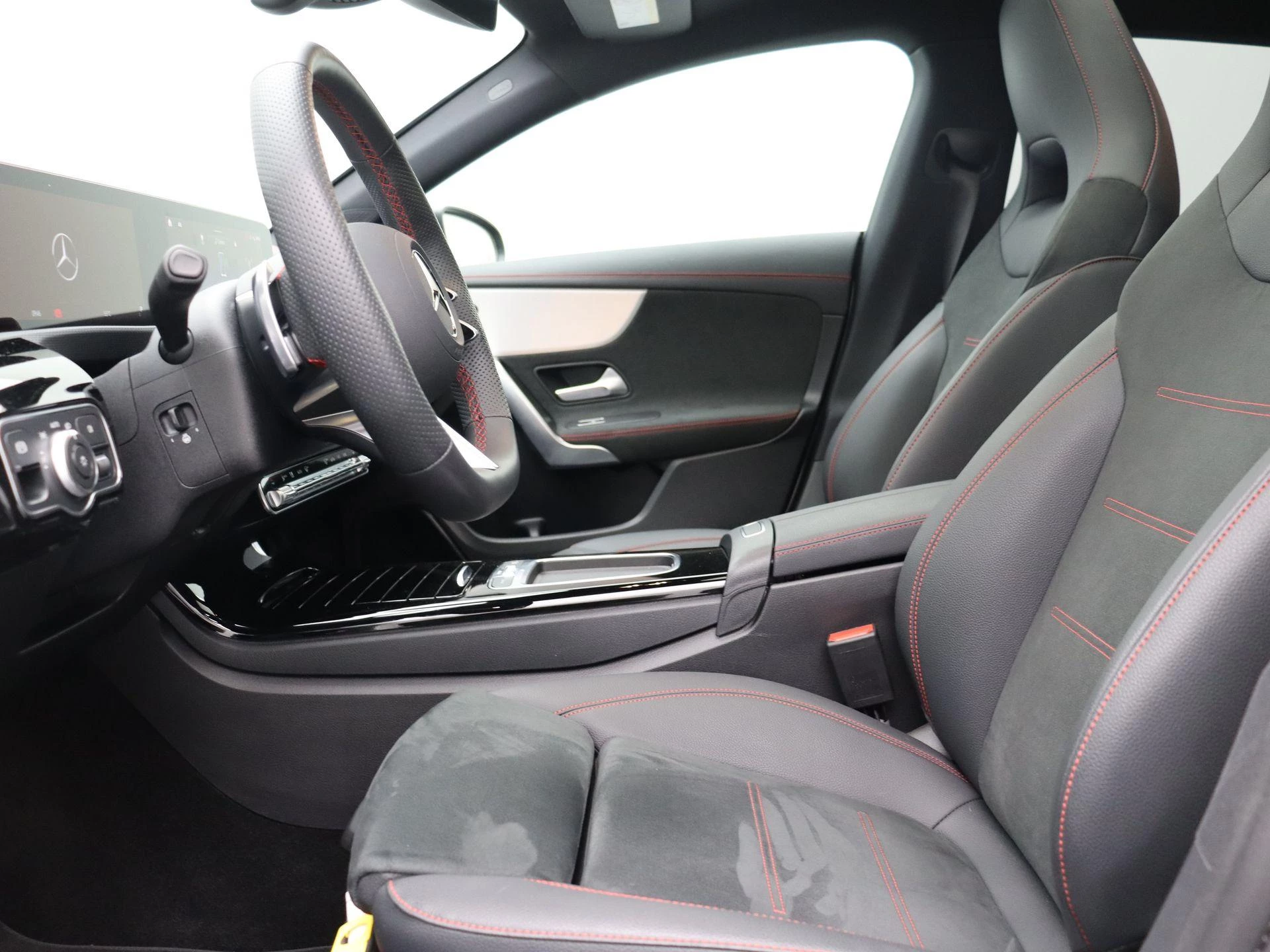 Mercedes-Benz-CLA-image-8