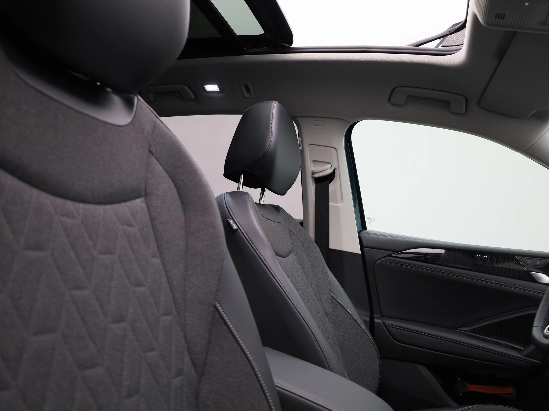 Volkswagen-Tiguan-image-38