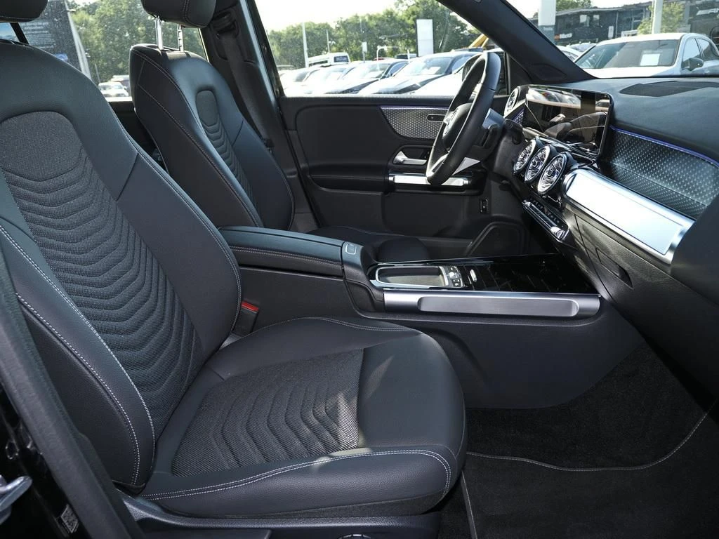 Mercedes-Benz-GLB 200 d-image-12