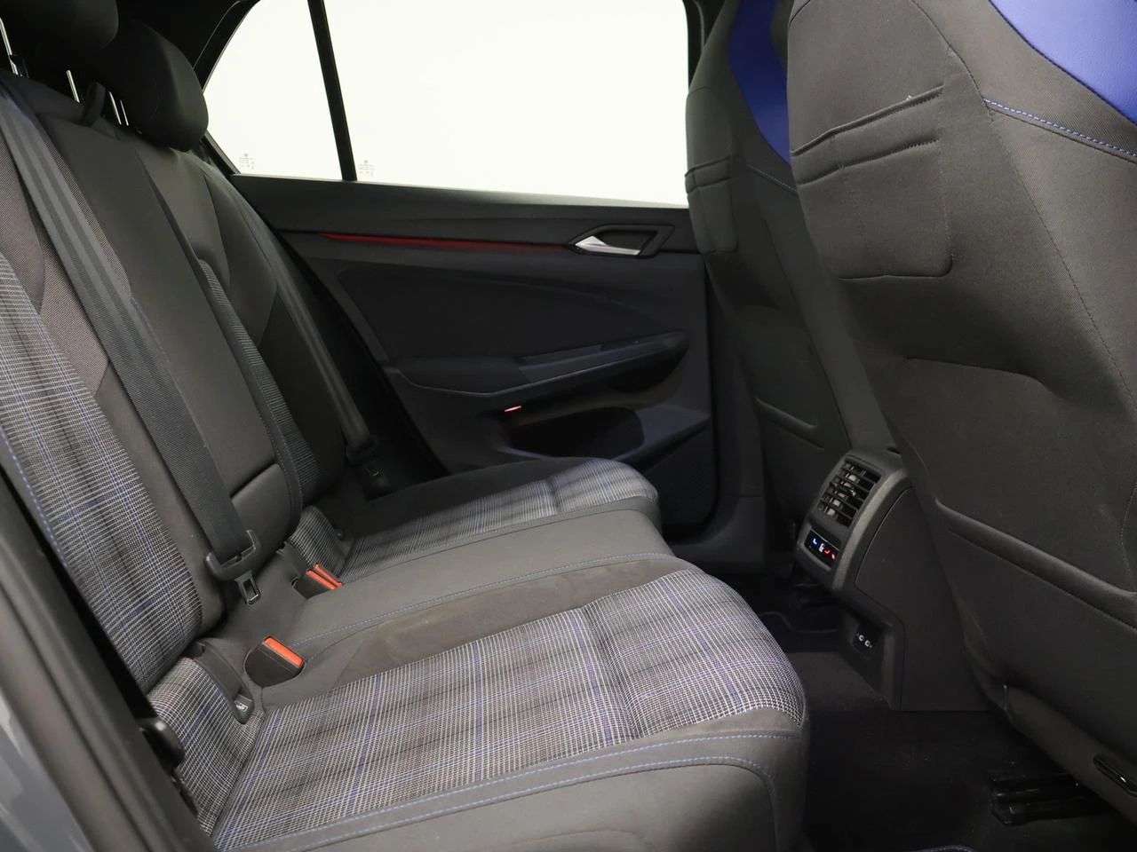 Volkswagen-Golf-image-21