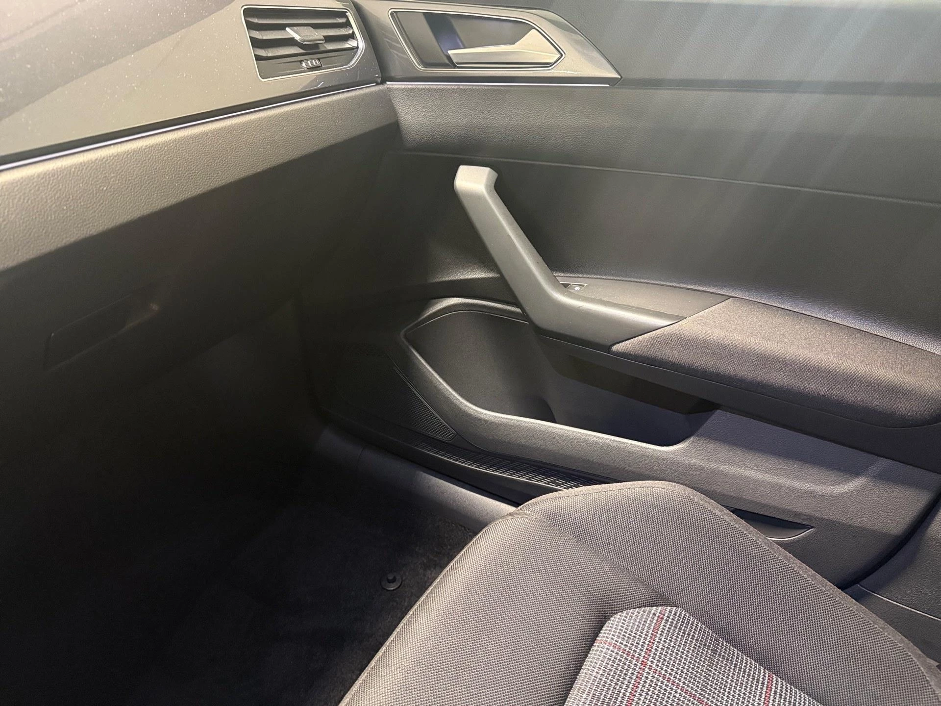 Volkswagen-Polo-image-8