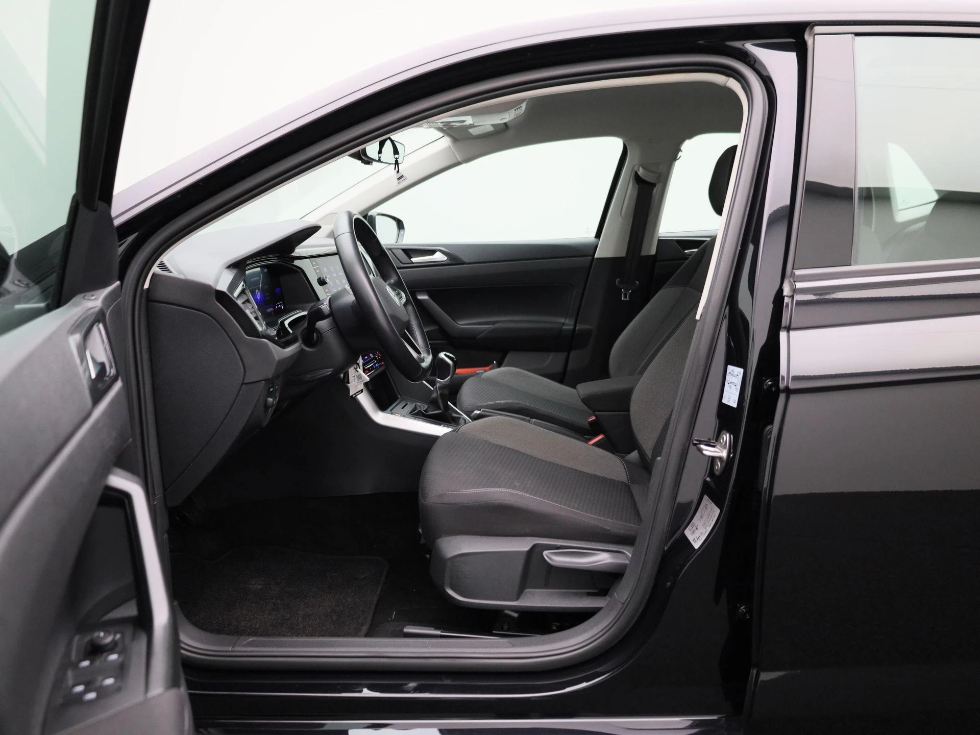 Volkswagen-Polo-image-9