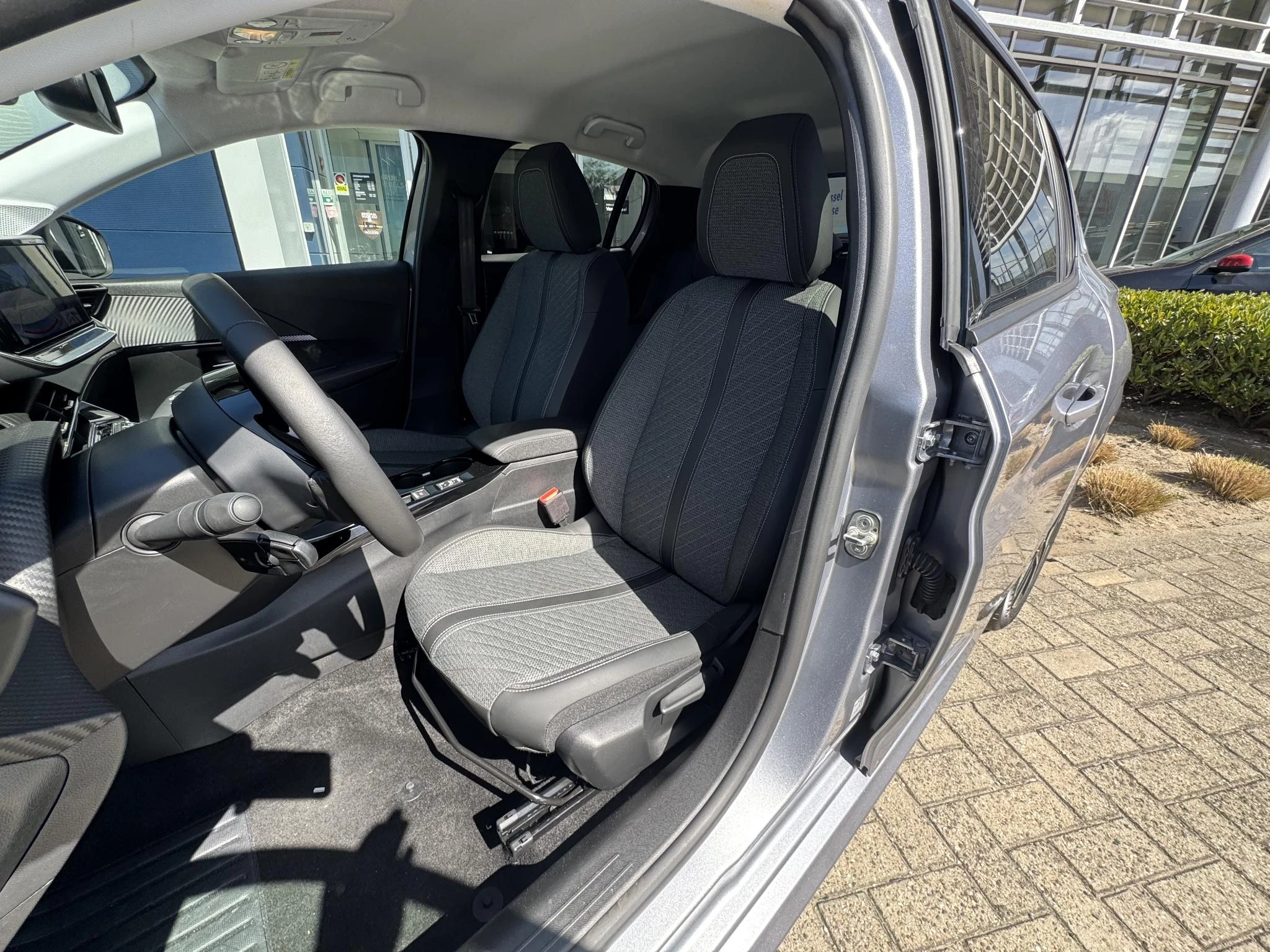 Peugeot-208-image-16