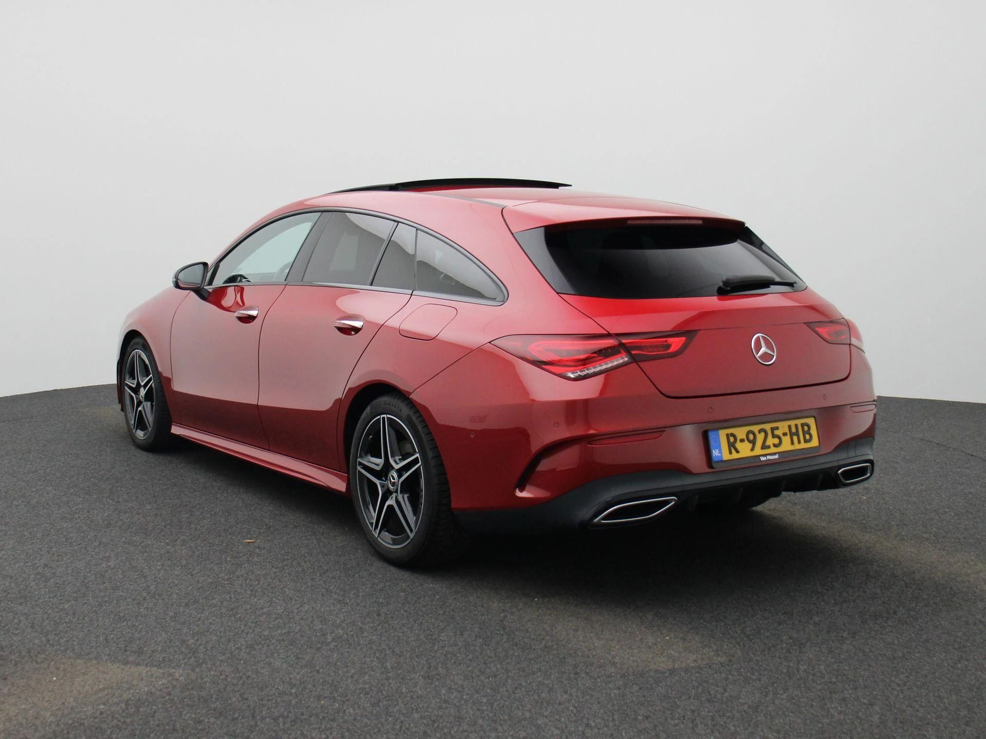Mercedes-Benz-CLA-image-1