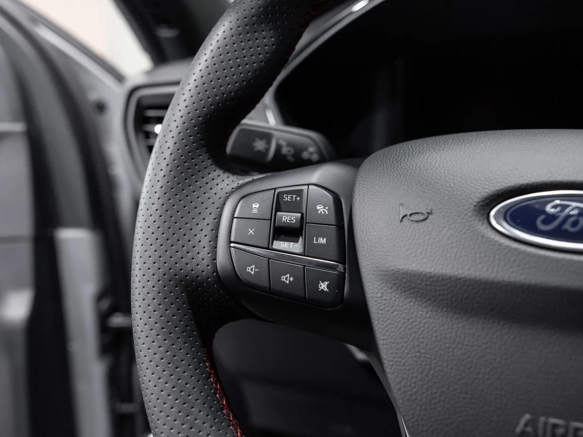 Ford Kuga ST-Line X*PANO*AHK*KAM*ACC*NAVI*SOUND-SYS. LED Pano SHZ 4xSHZ