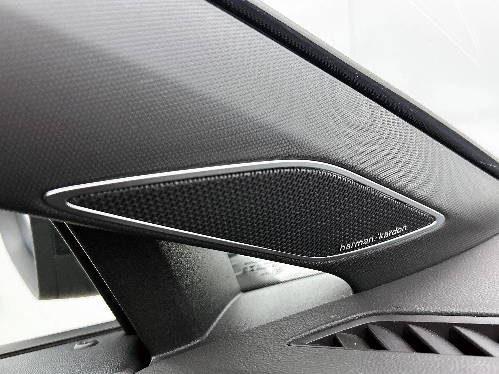 Volkswagen-Golf-image-17