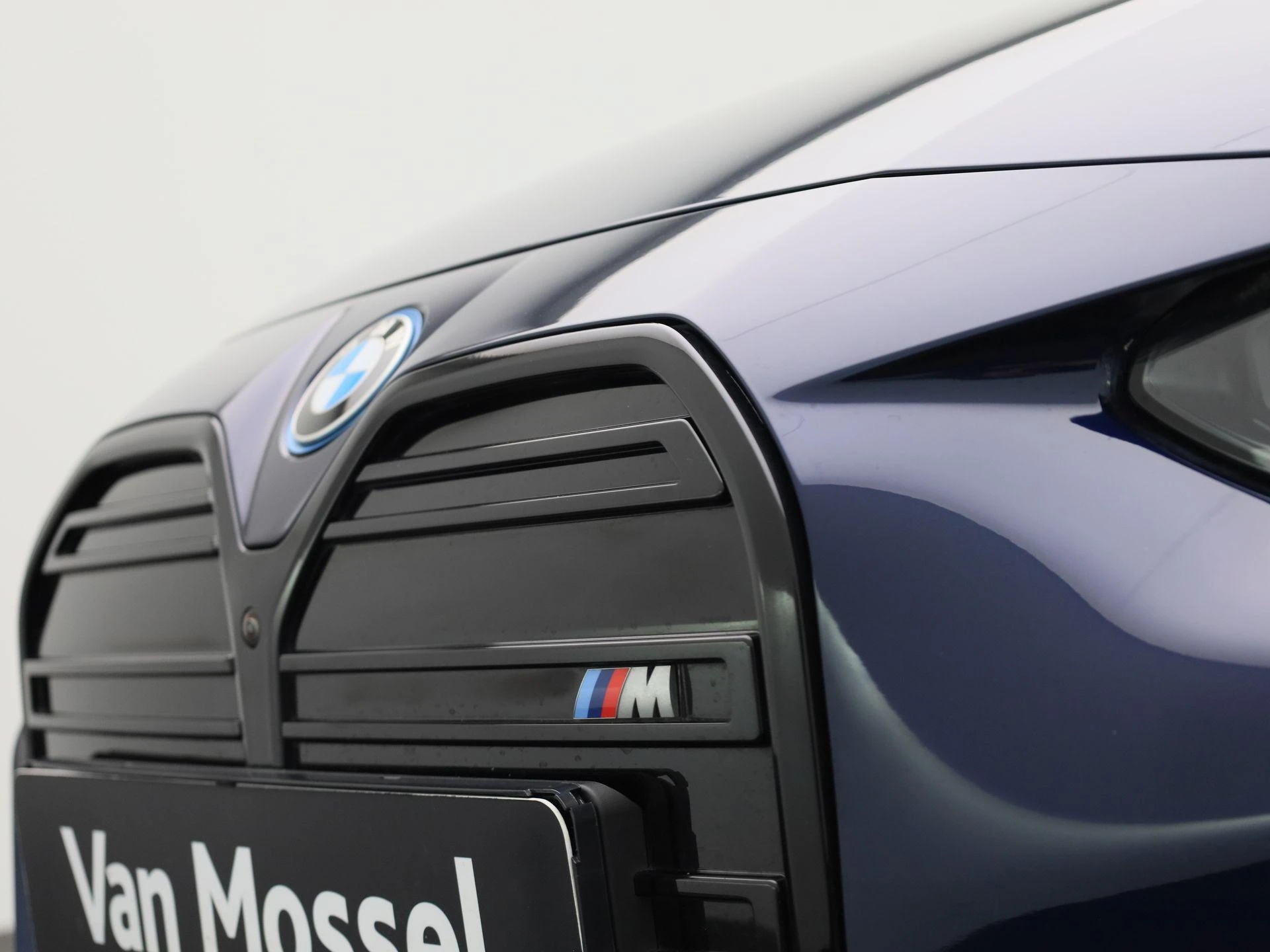 BMW-i4-image-66
