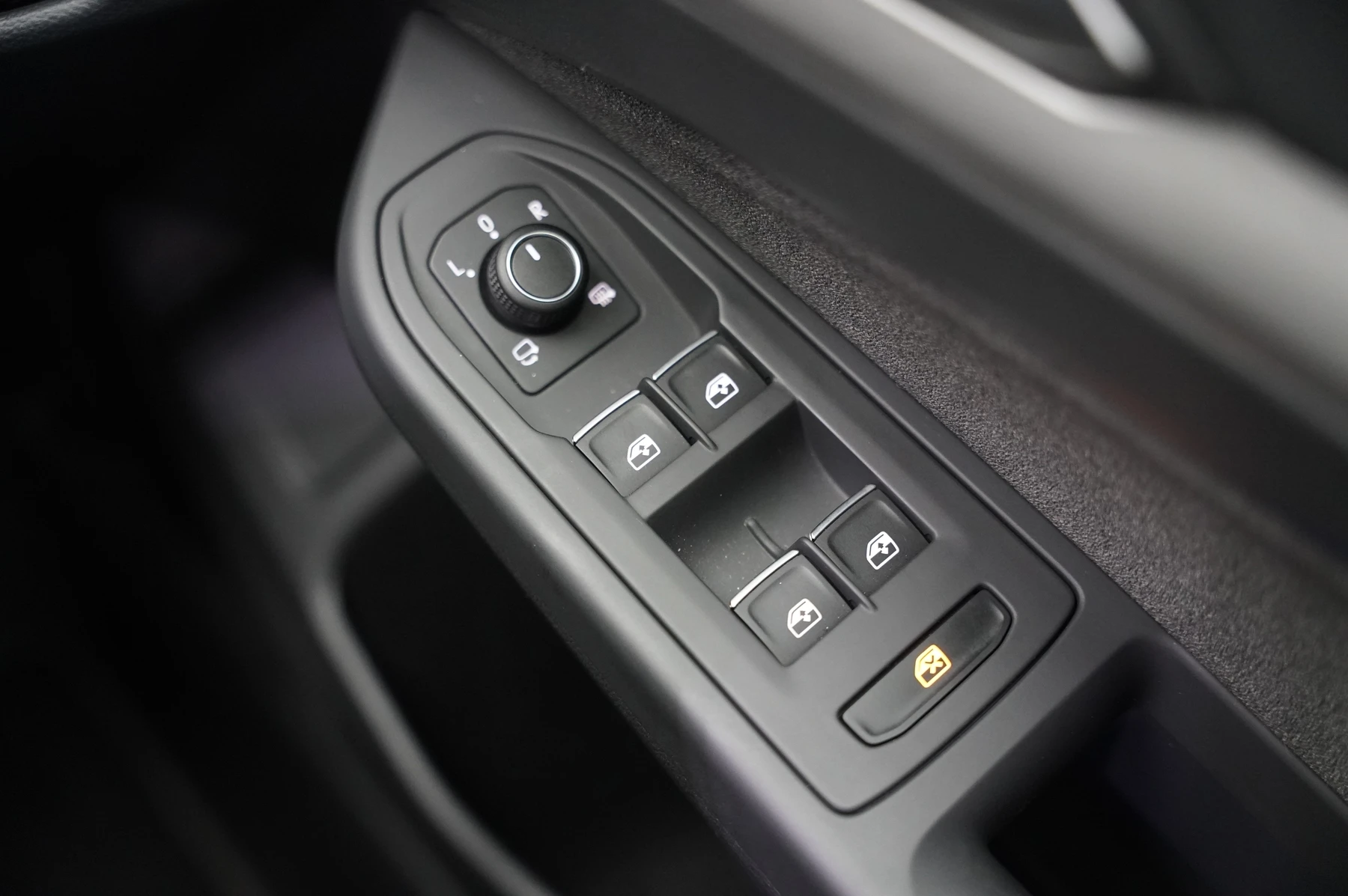 Volkswagen-Golf-image-25