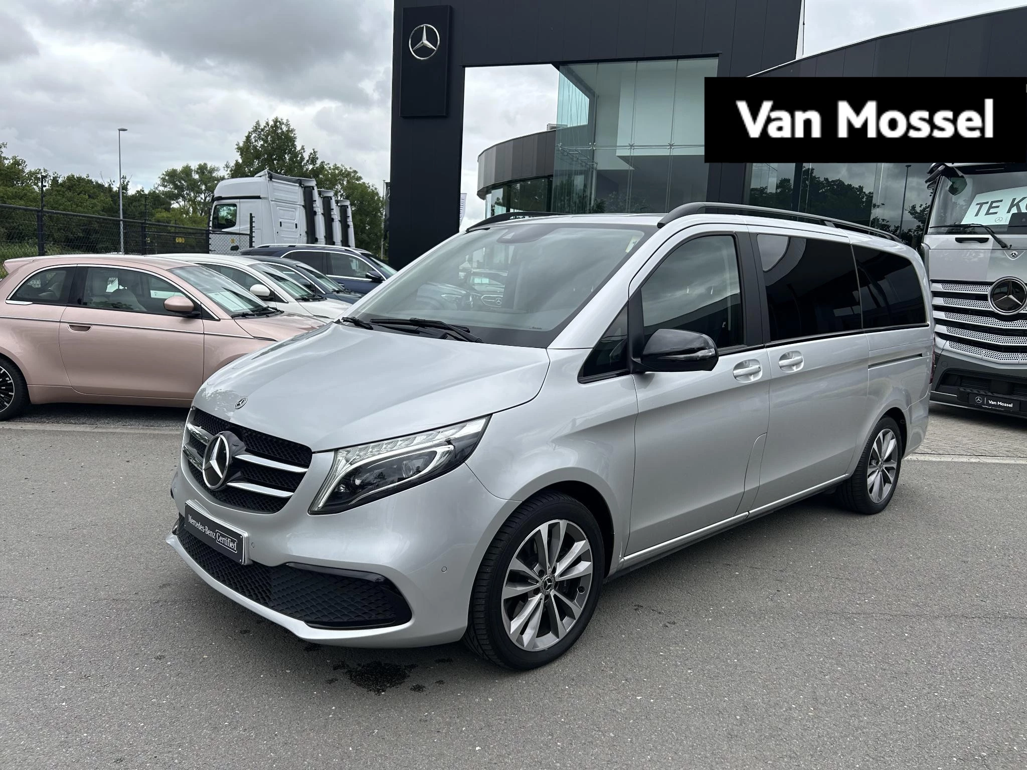 Mercedes-Benz-V-Klasse-image-0