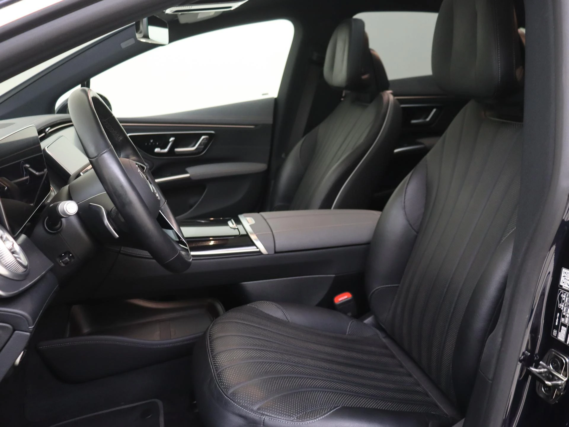 Mercedes-Benz-EQS-image-14