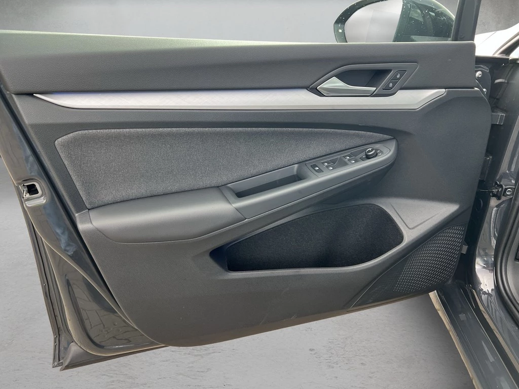 Volkswagen Golf VIII Lim. 1.5 eTSI DSG Life *Kamera*Navi*