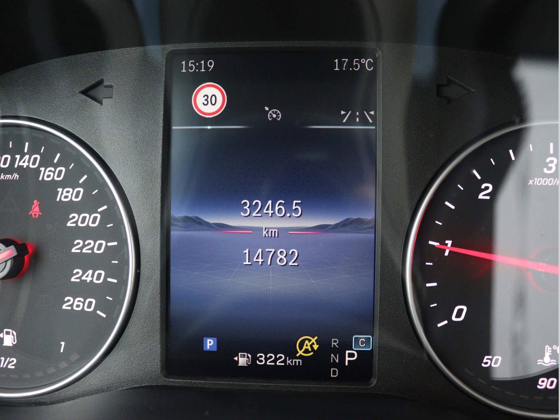 Mercedes-Benz-Vito-image-5