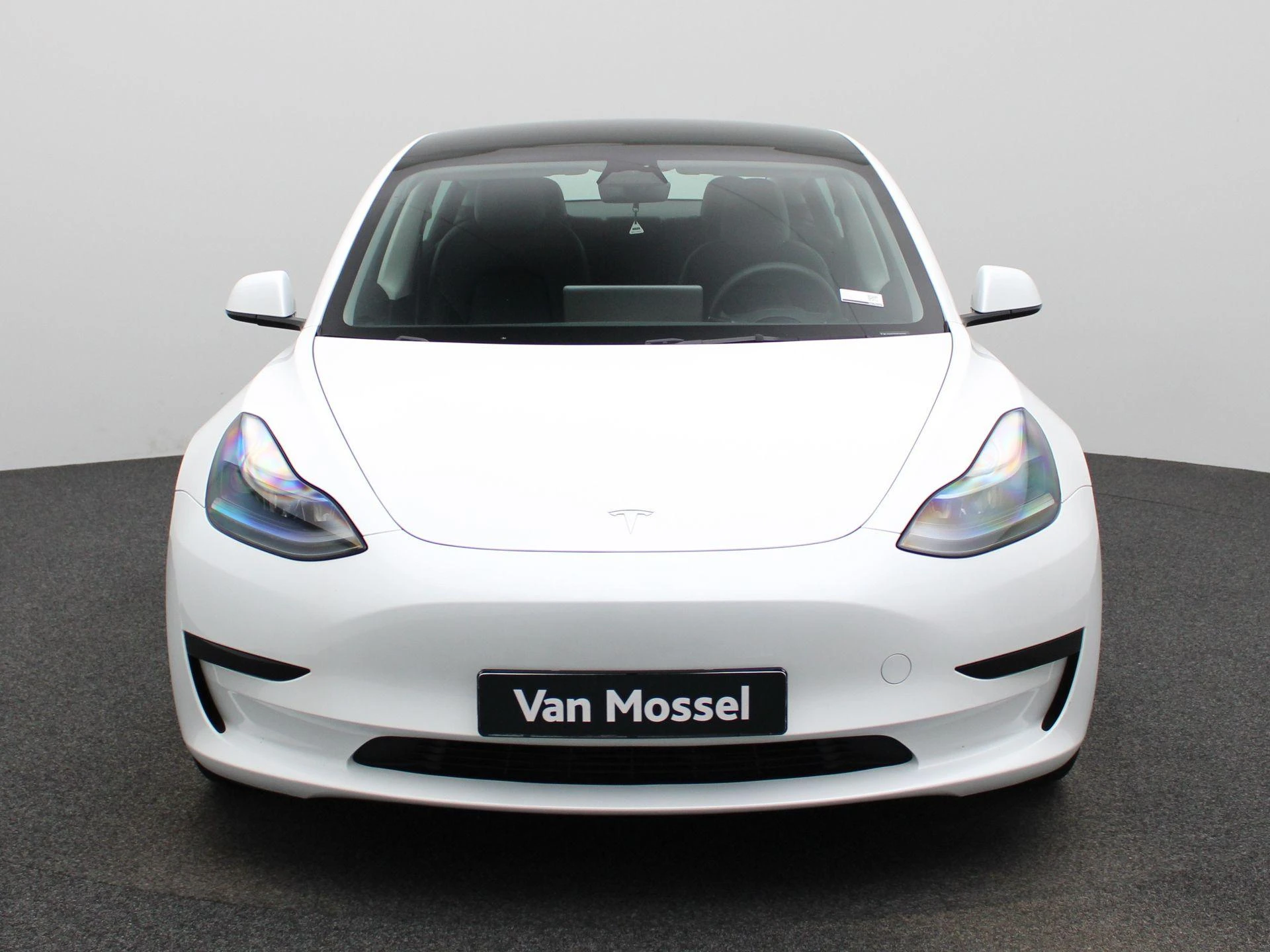 Tesla-Model 3-image-3