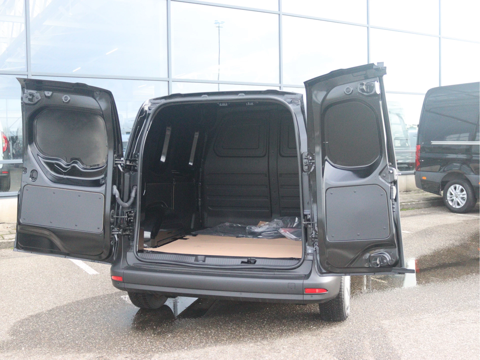 Mercedes-Benz-eCitan-image-2