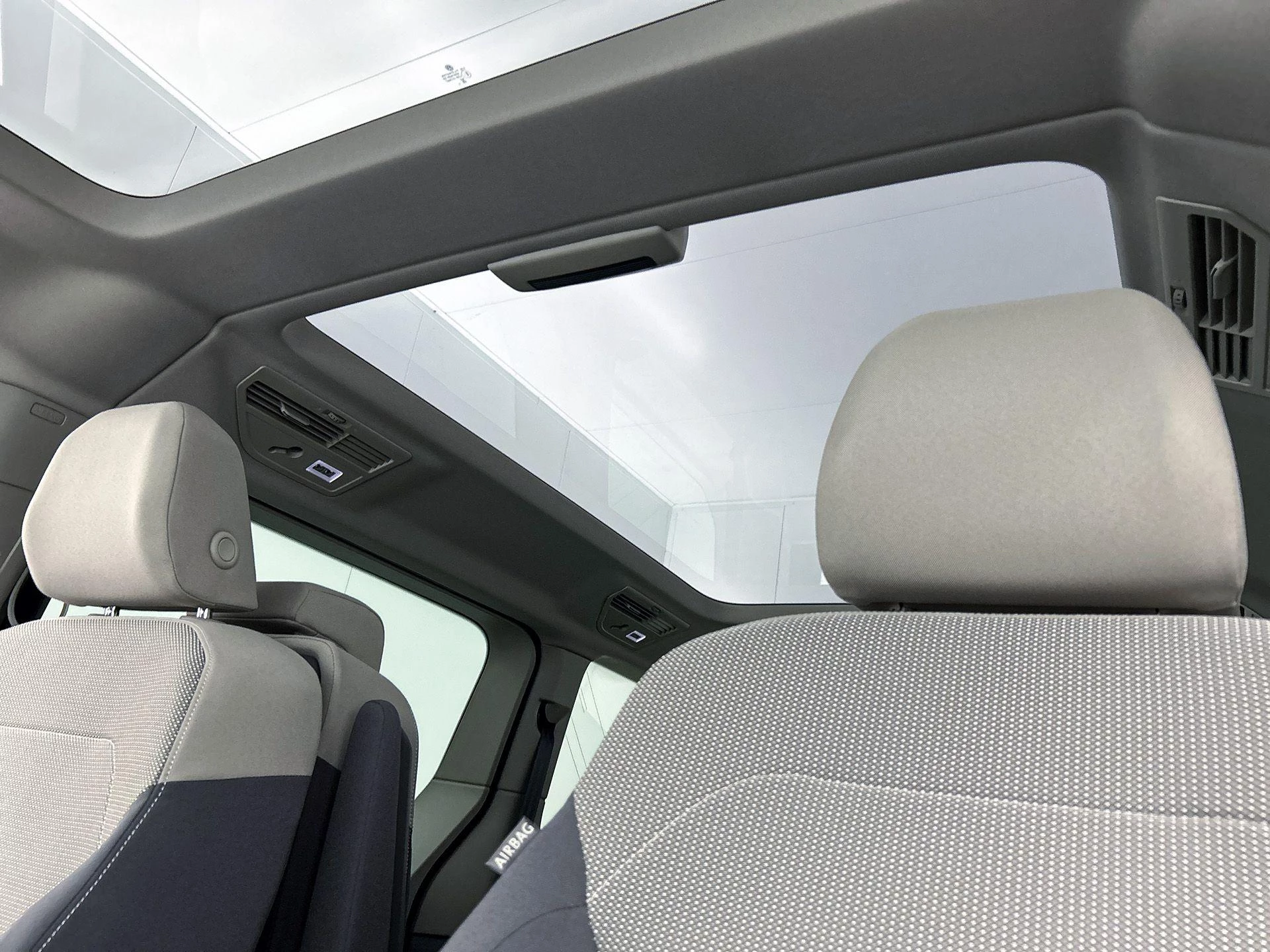 Volkswagen-Multivan-image-37