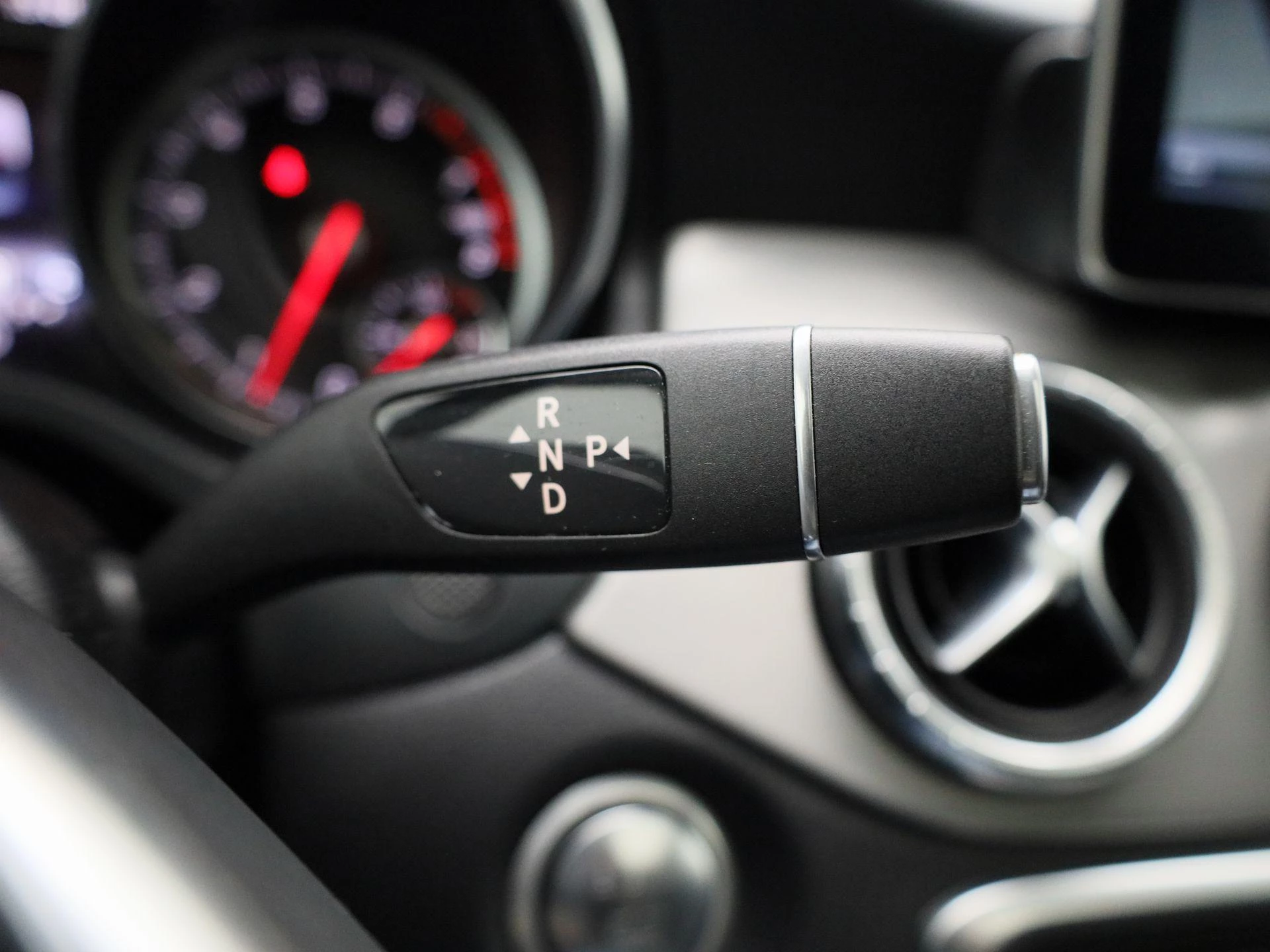 Mercedes-Benz-CLA-image-25