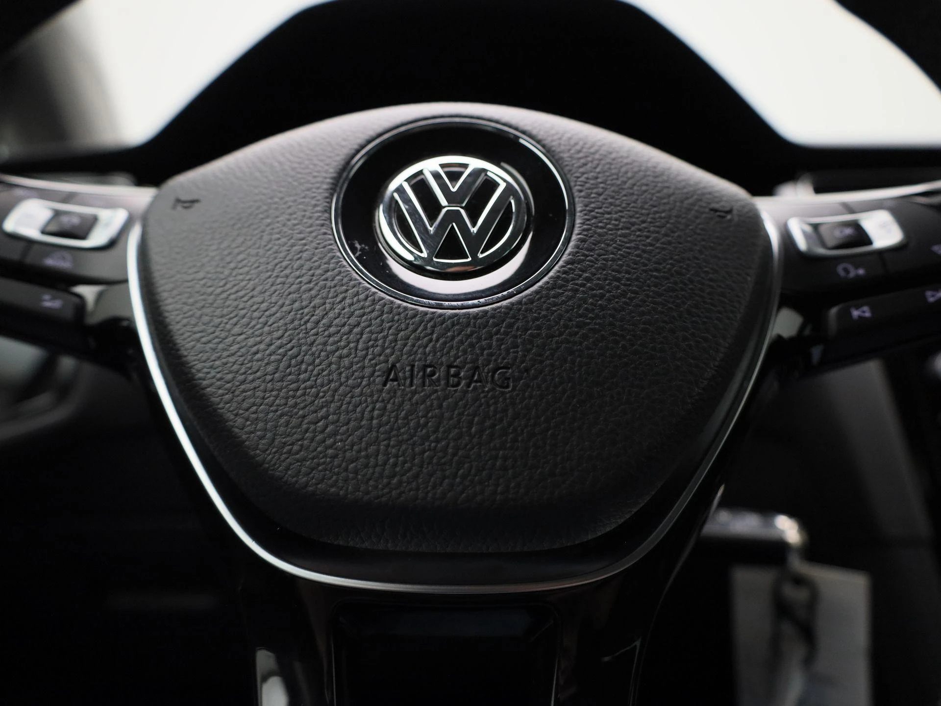 Volkswagen-Golf-image-26