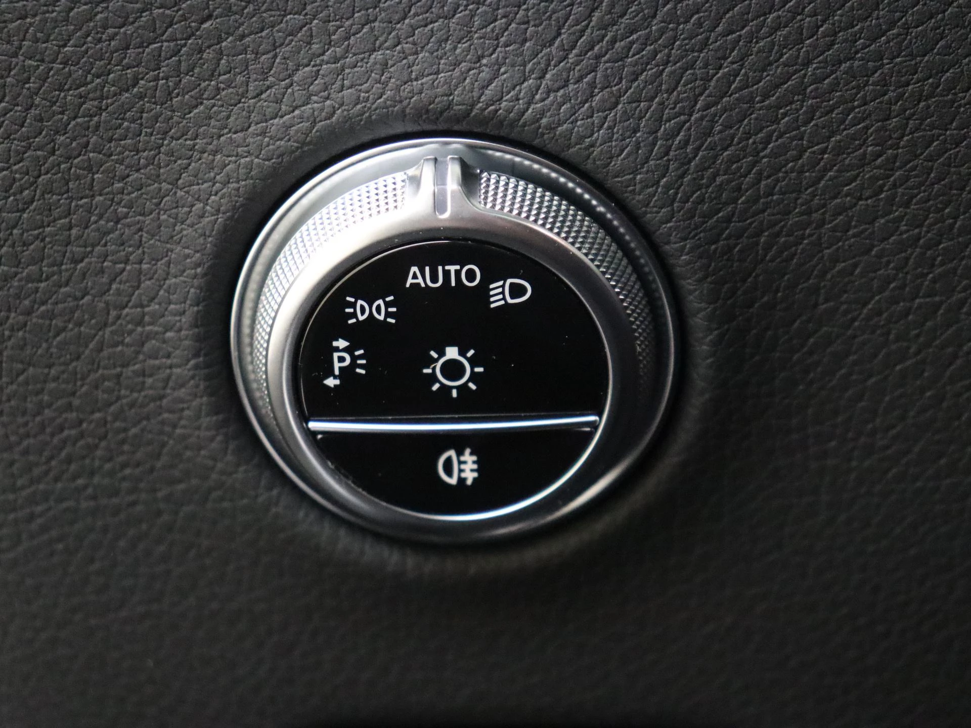 Mercedes-Benz-GLC-image-23