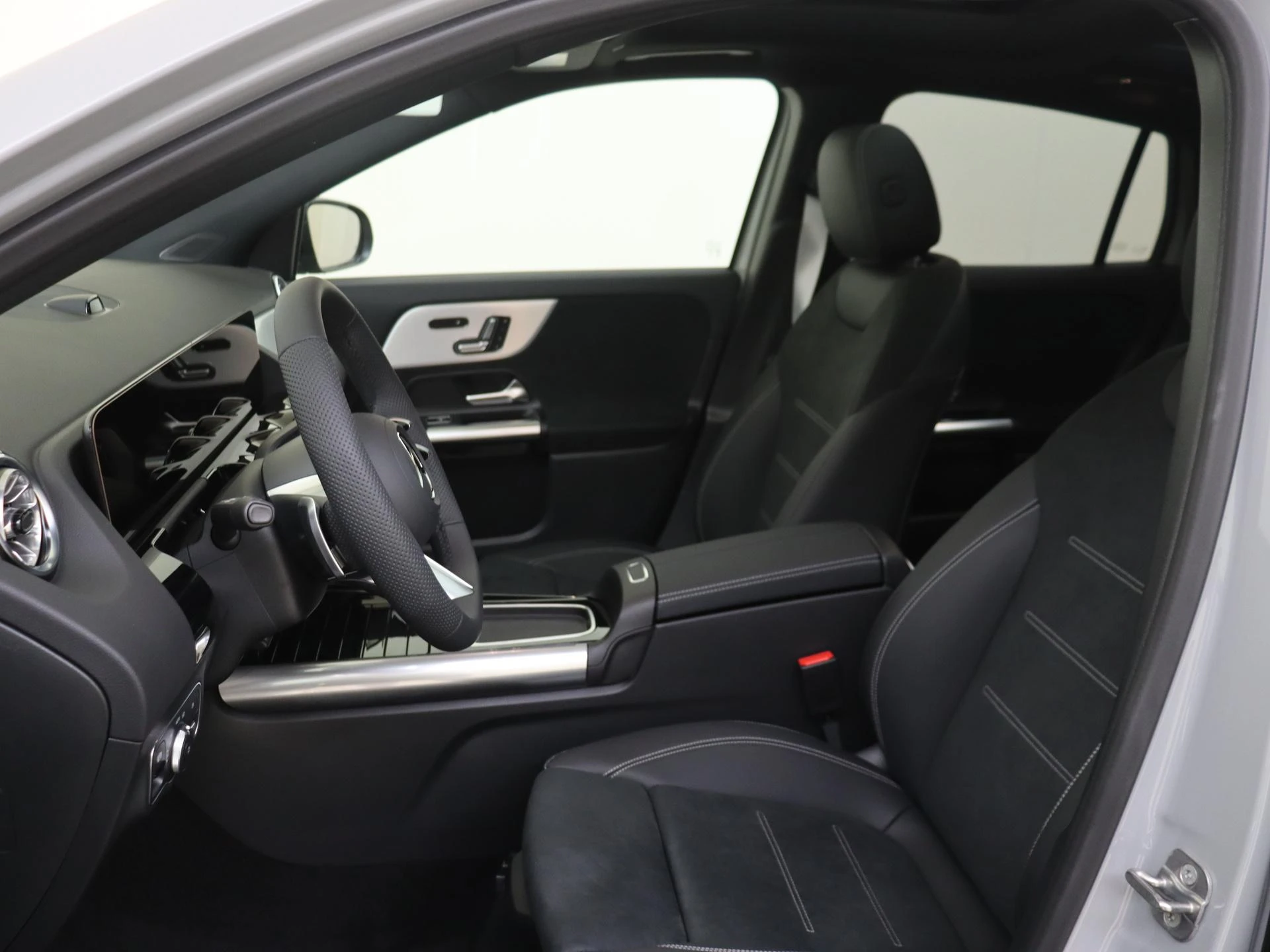Mercedes-Benz-GLA-image-10