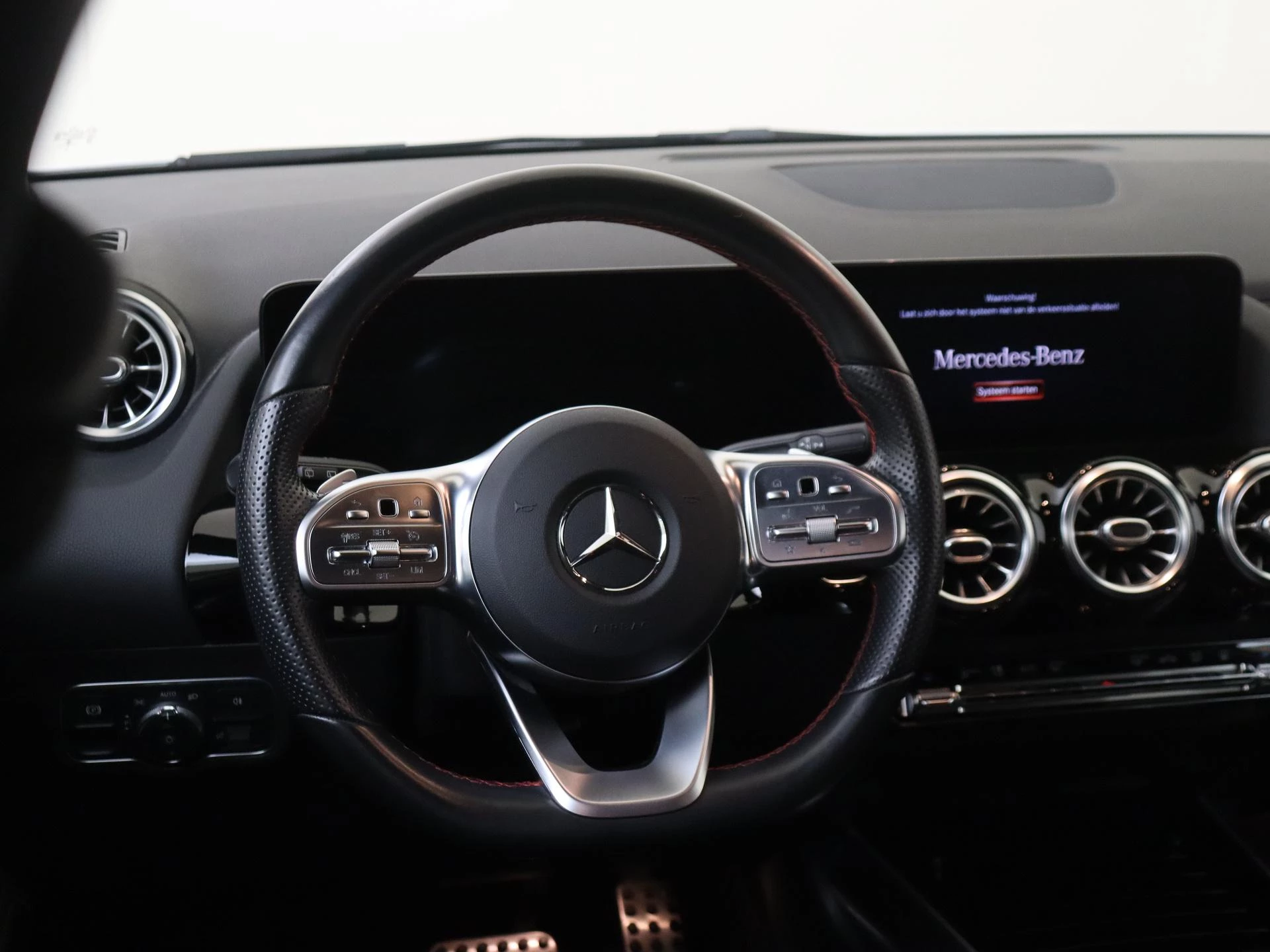 Mercedes-Benz-GLA-image-9