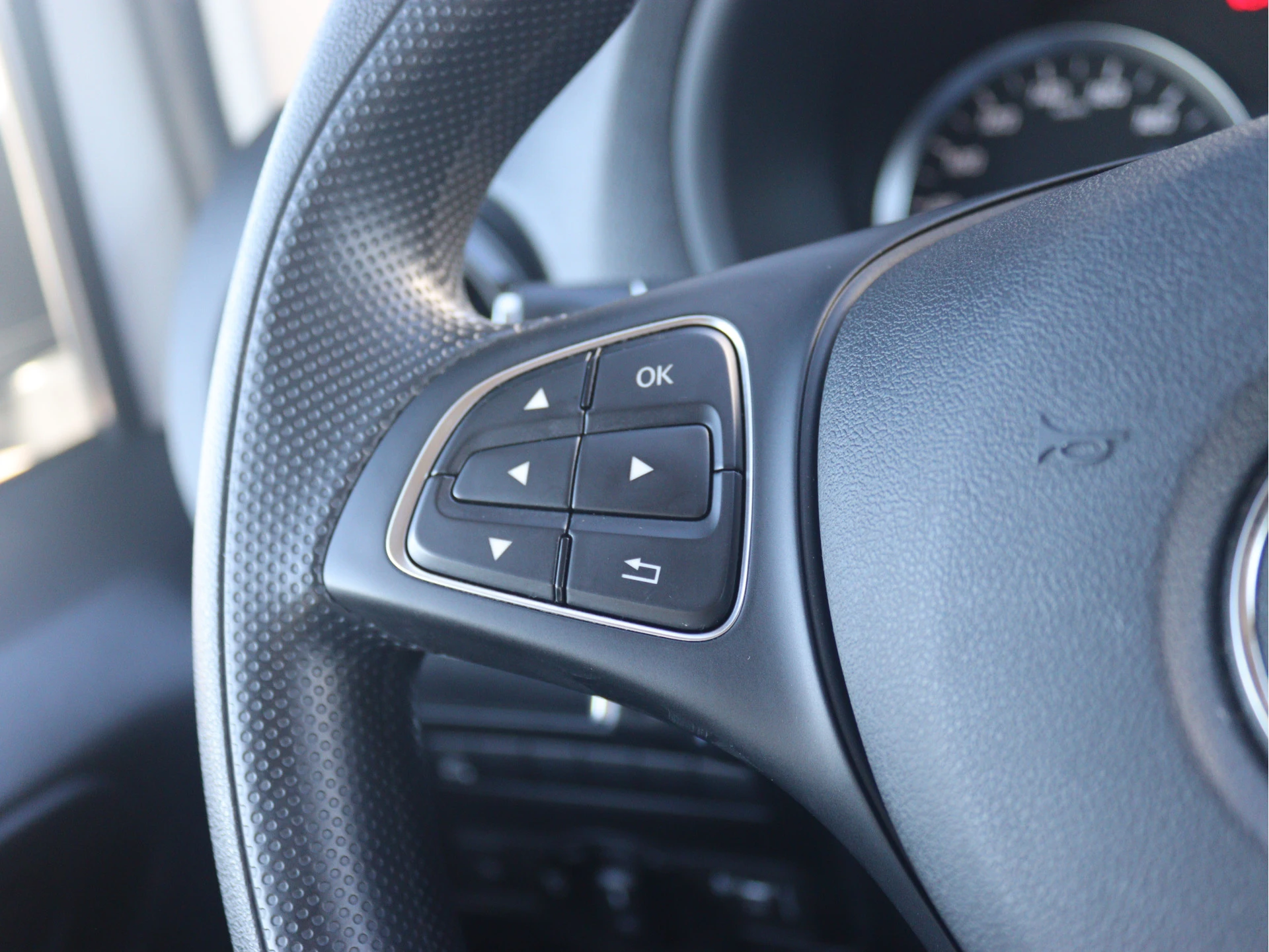 Mercedes-Benz-Vito-image-6