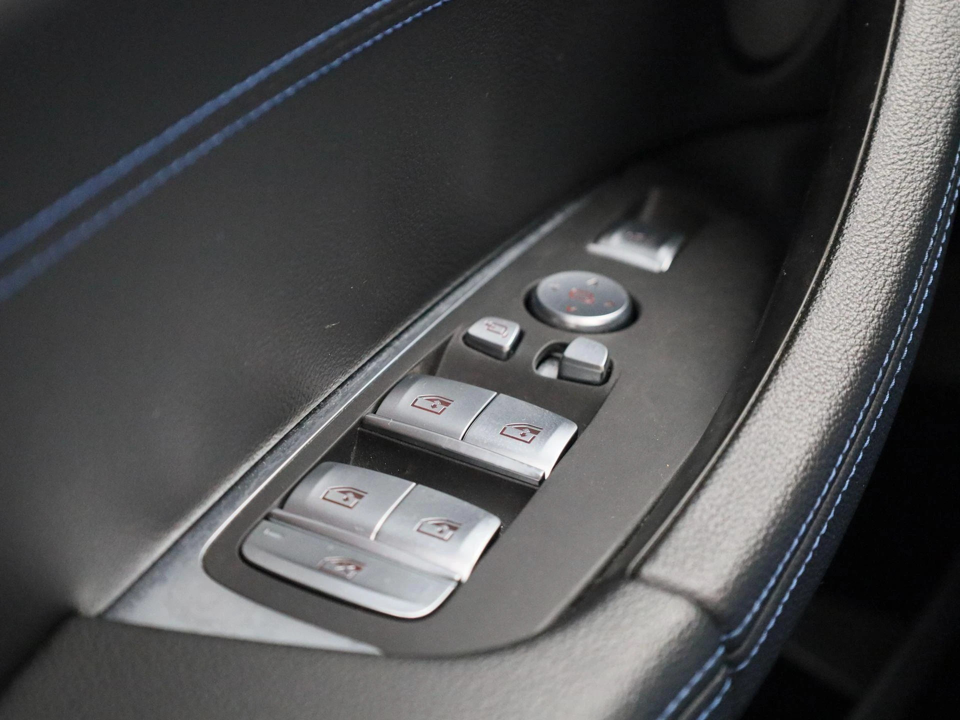BMW-iX3-image-35