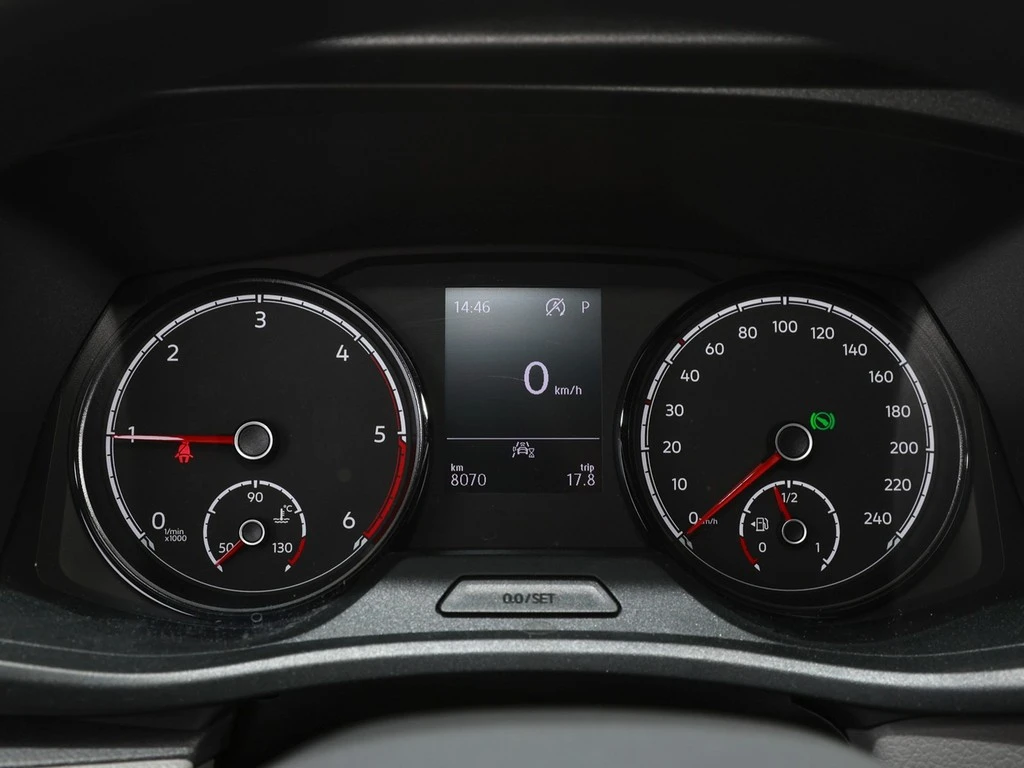Volkswagen-Transporter-image-12