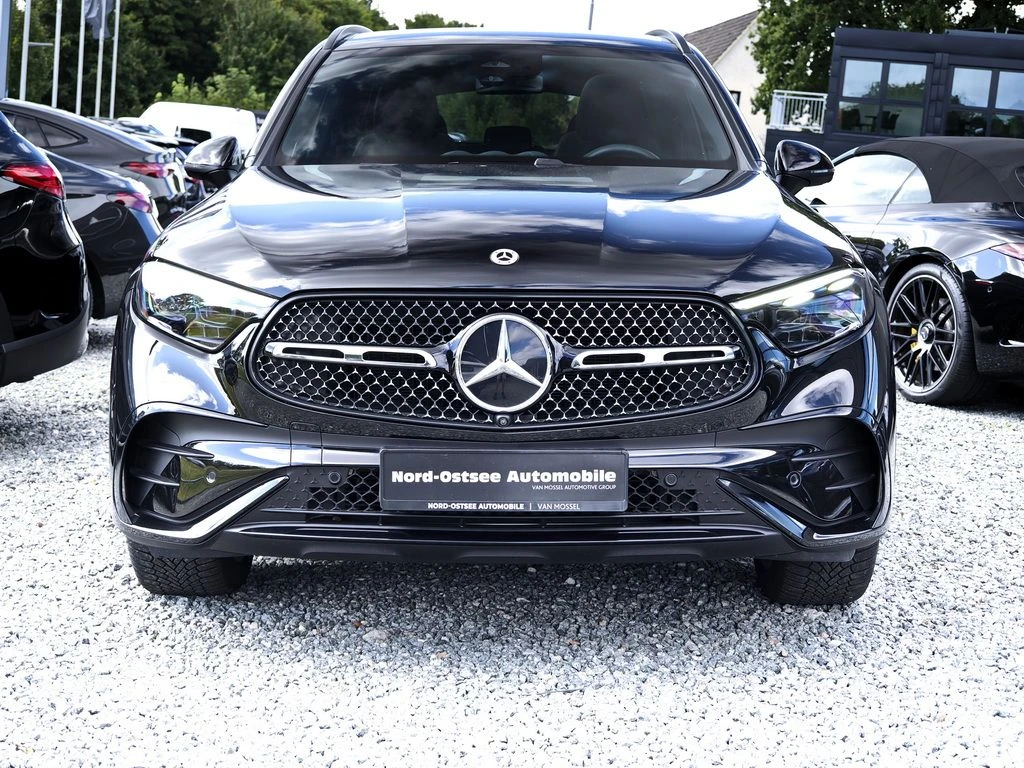 Mercedes-Benz-GLC 220 d-image-3