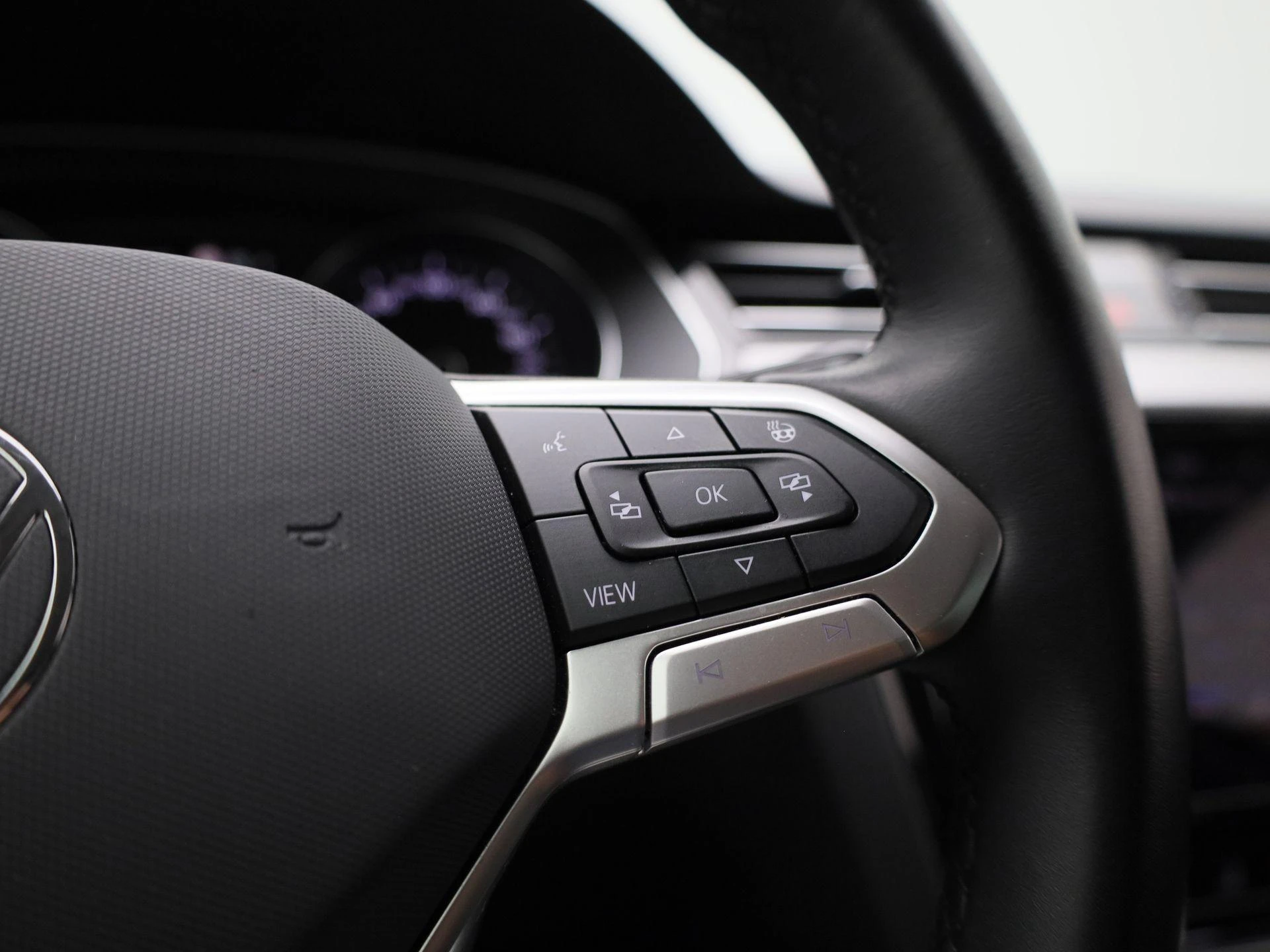 Volkswagen-Passat-image-17