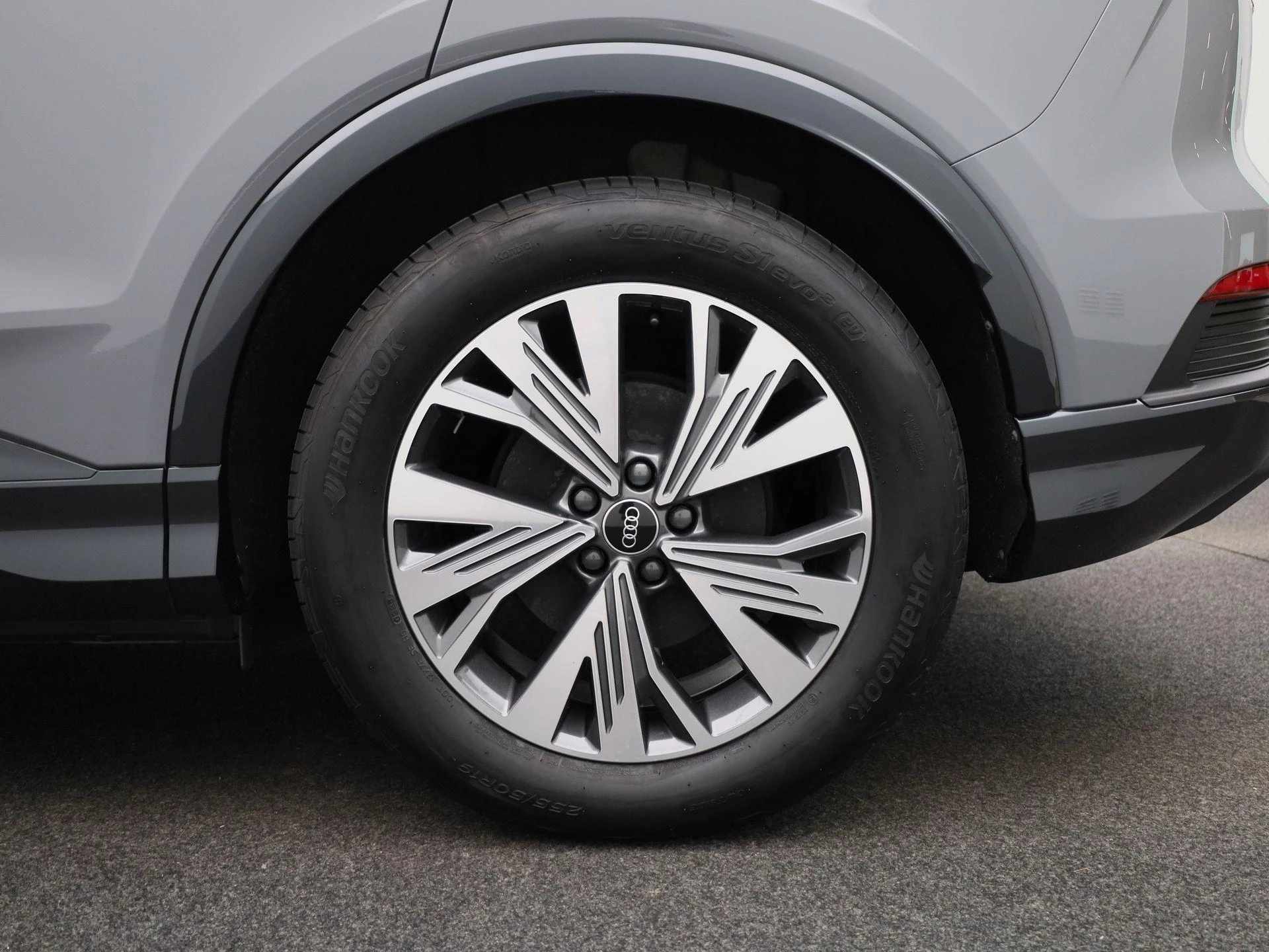 Audi-Q4 e-tron-image-12