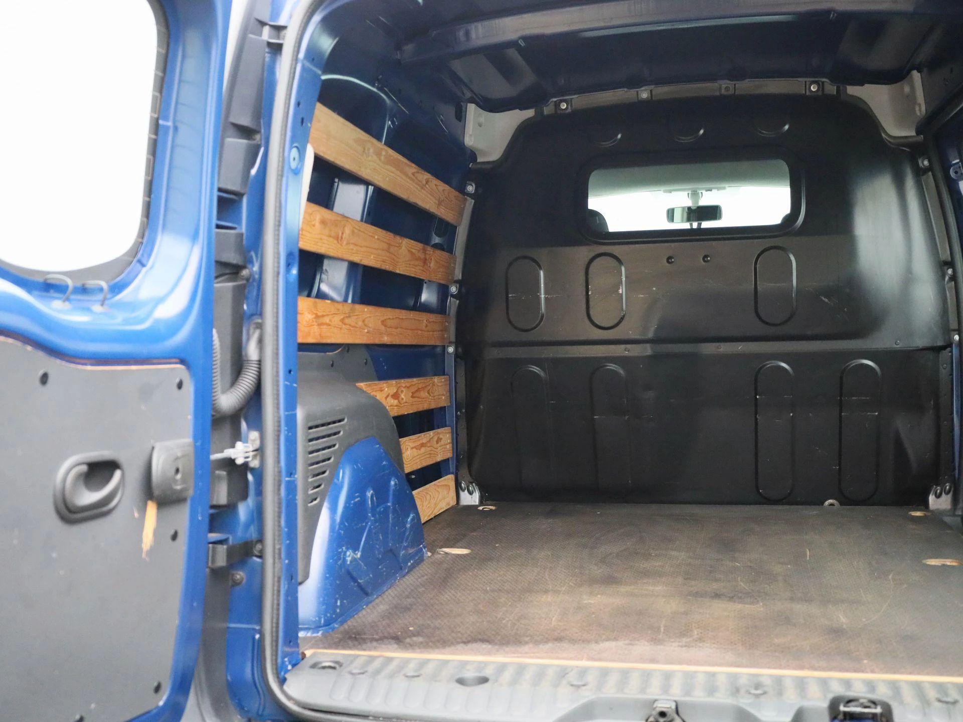 Mercedes-Benz-Citan-image-16