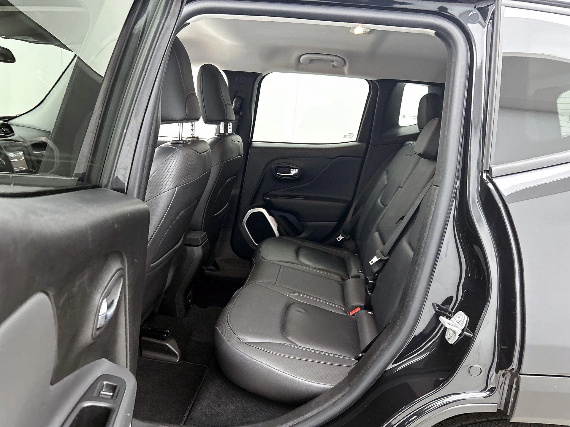 Jeep-Renegade-image-27