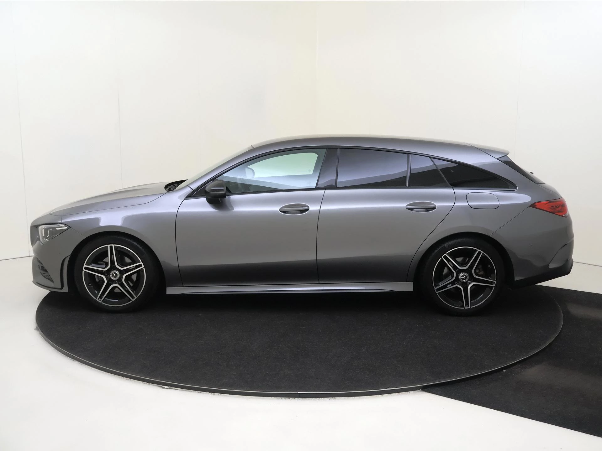 Mercedes-Benz-CLA-image-7