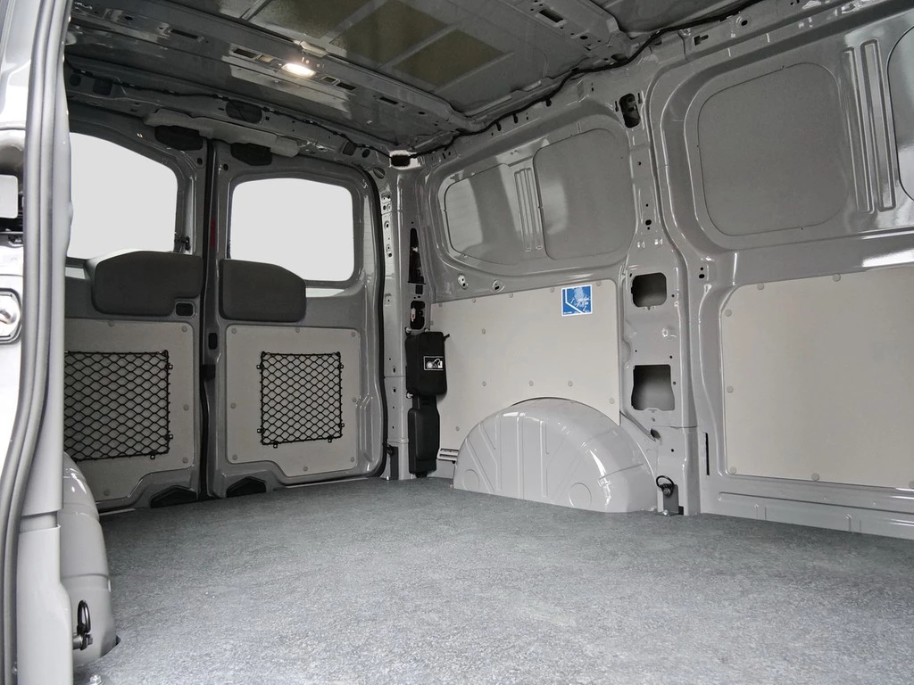 Volkswagen-Transporter-image-11
