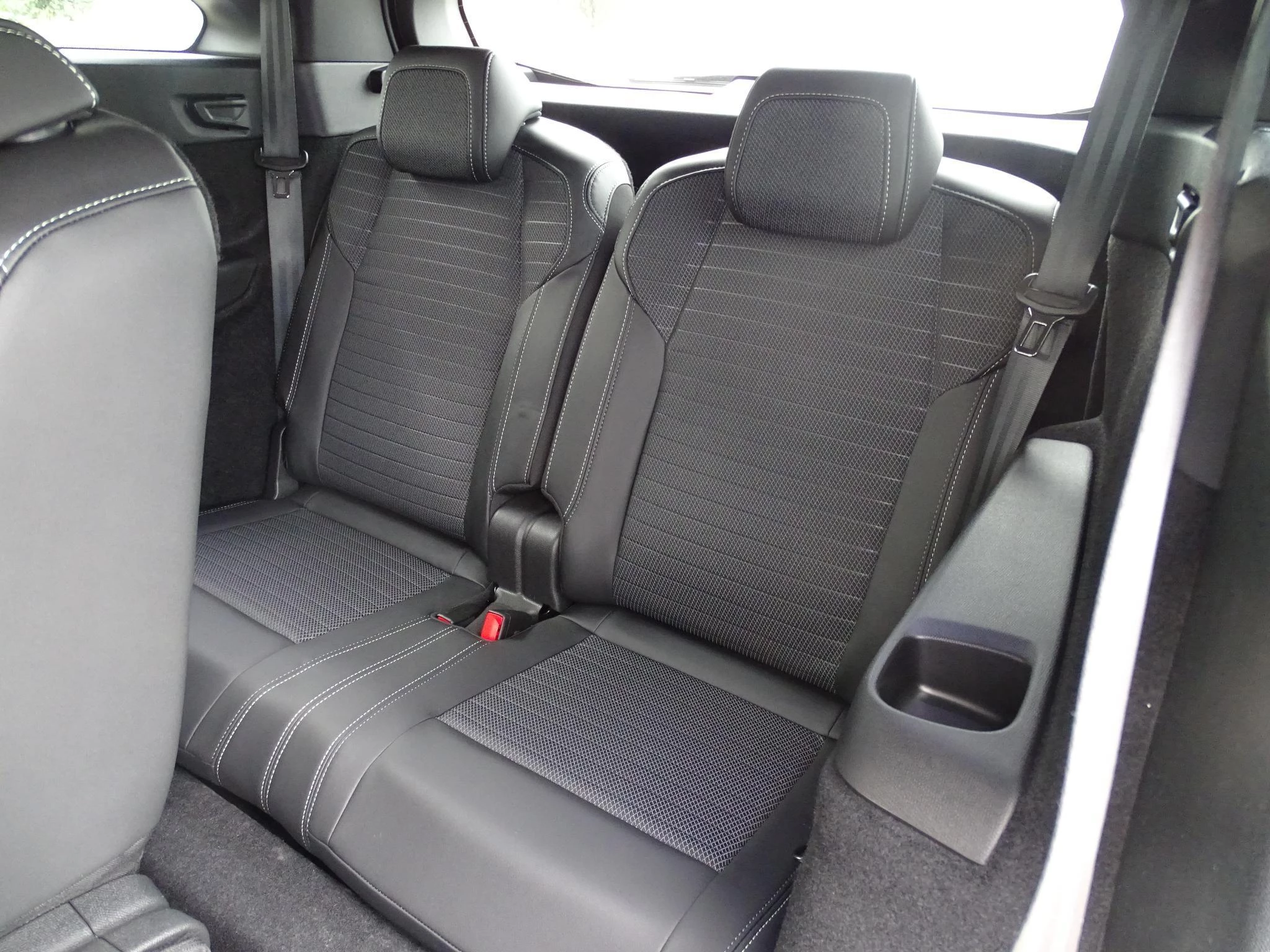 Peugeot 5008 1.2 HYBRID 145 e-DSC6 GT 7 seats