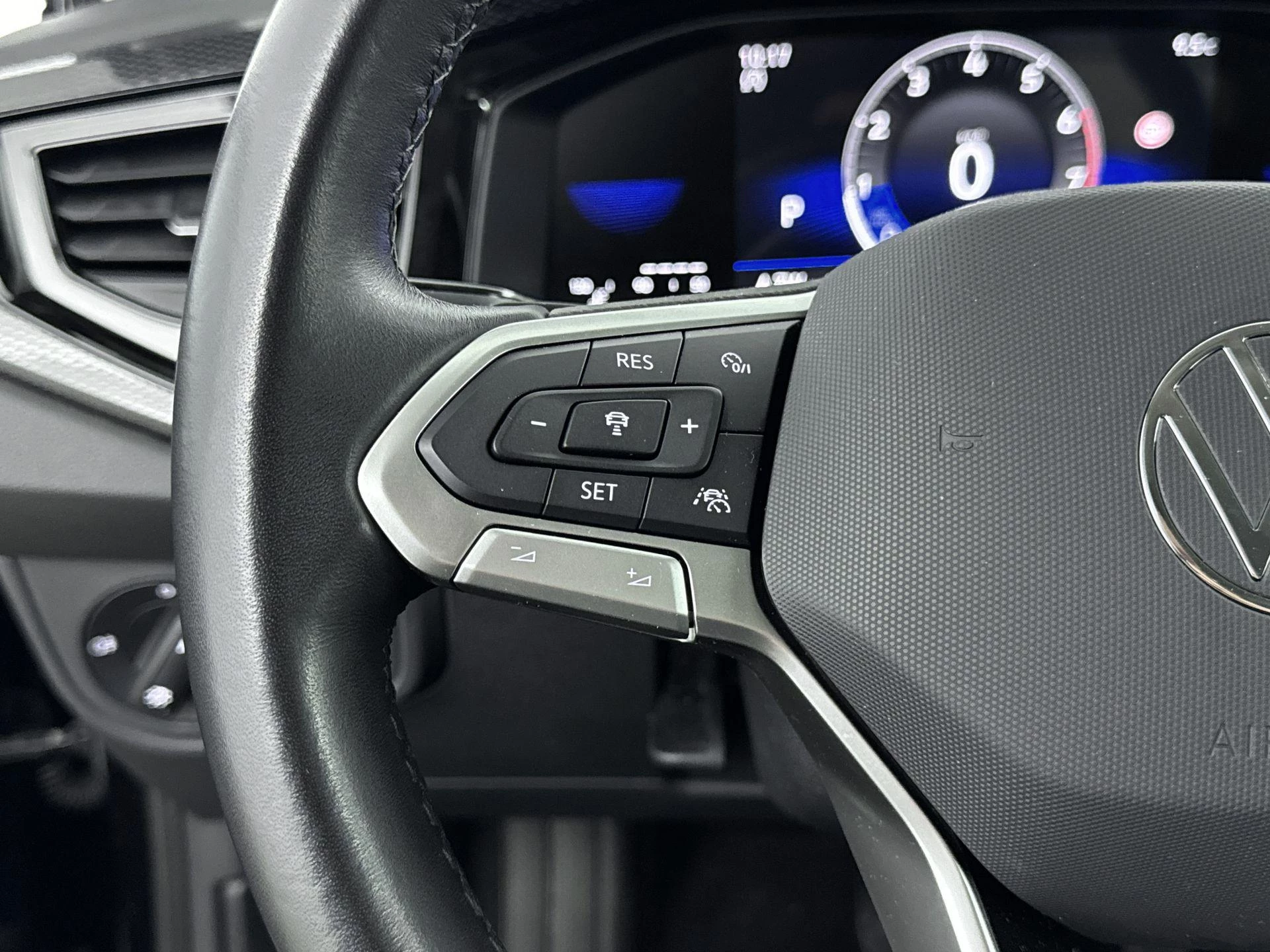 Volkswagen-Polo-image-14