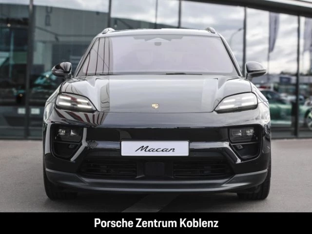 Porsche Macan 4 -