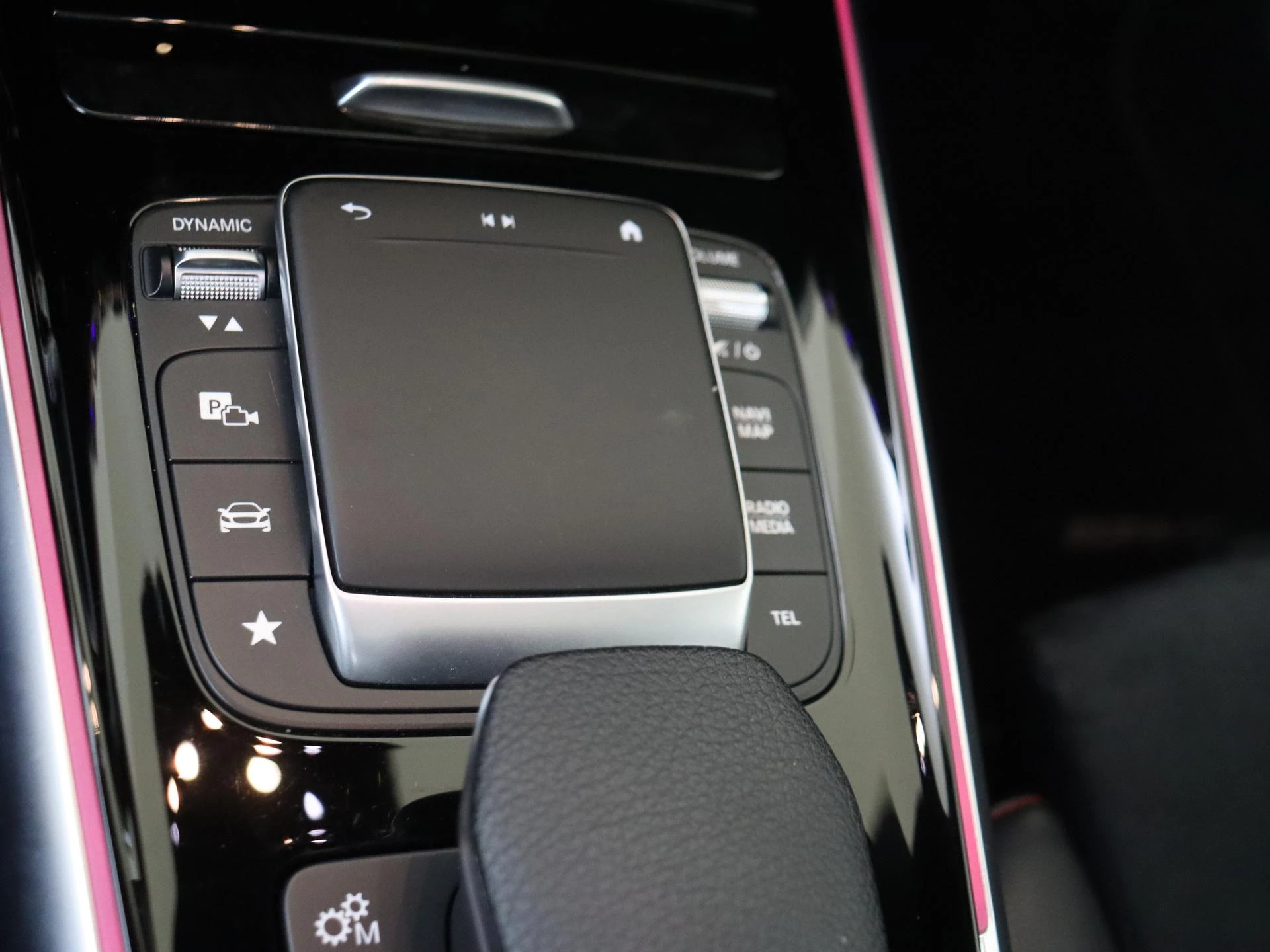 Mercedes-Benz-GLB-image-30