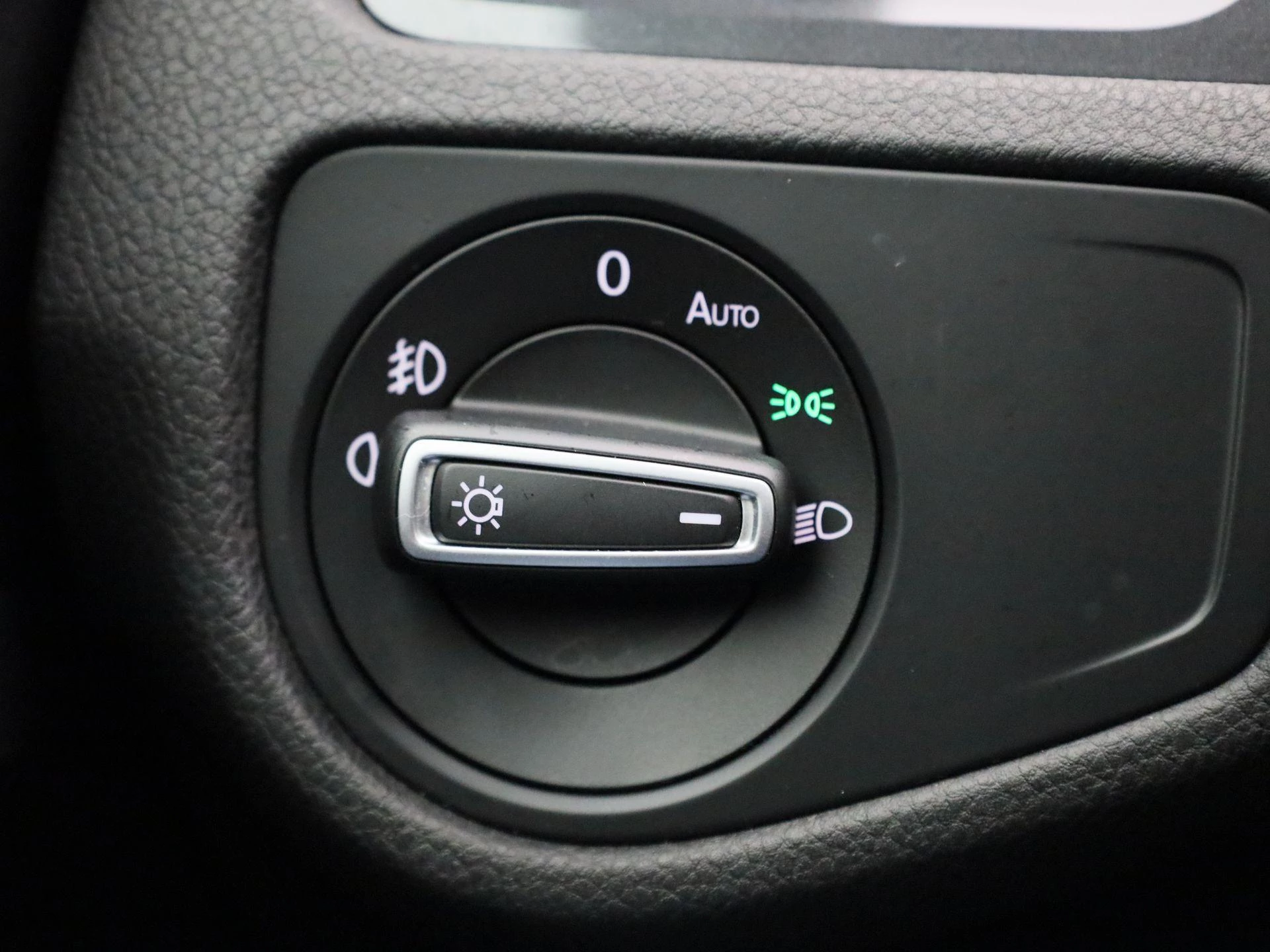 Volkswagen-Golf-image-20