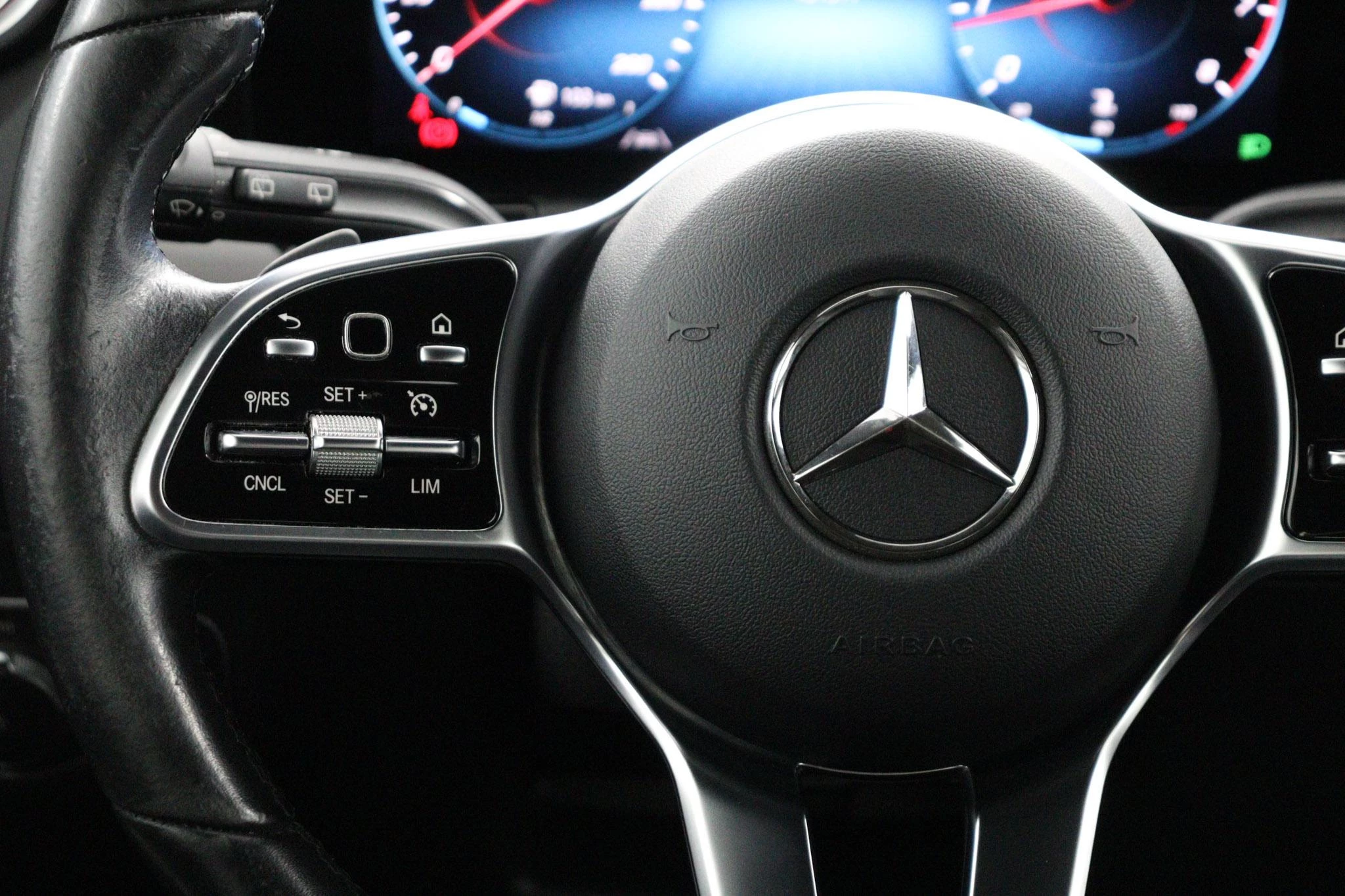 Mercedes-Benz-B-Klasse-image-30