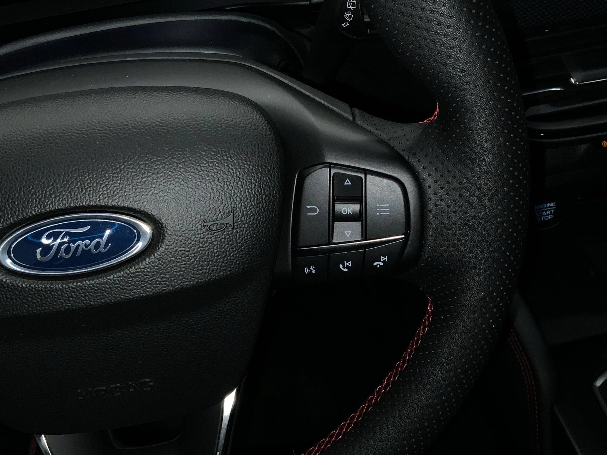 Ford Focus ST-Line X Turnier Aut.*AHK*ACC*HUD*KAM*NAVI*WINTER-PKT.