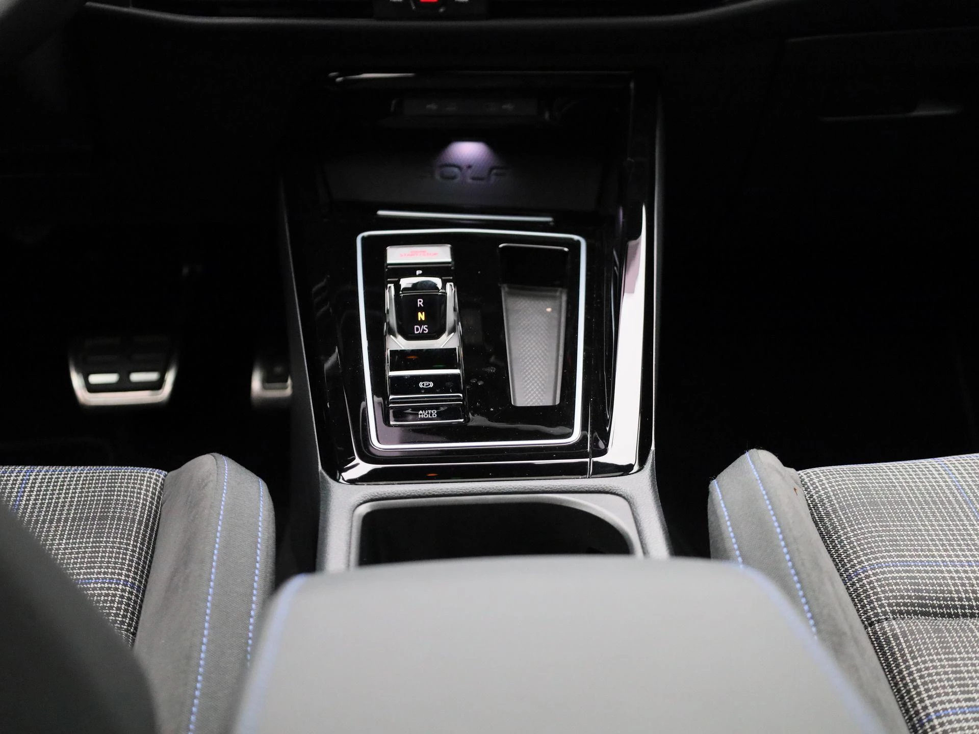 Volkswagen-Golf-image-9