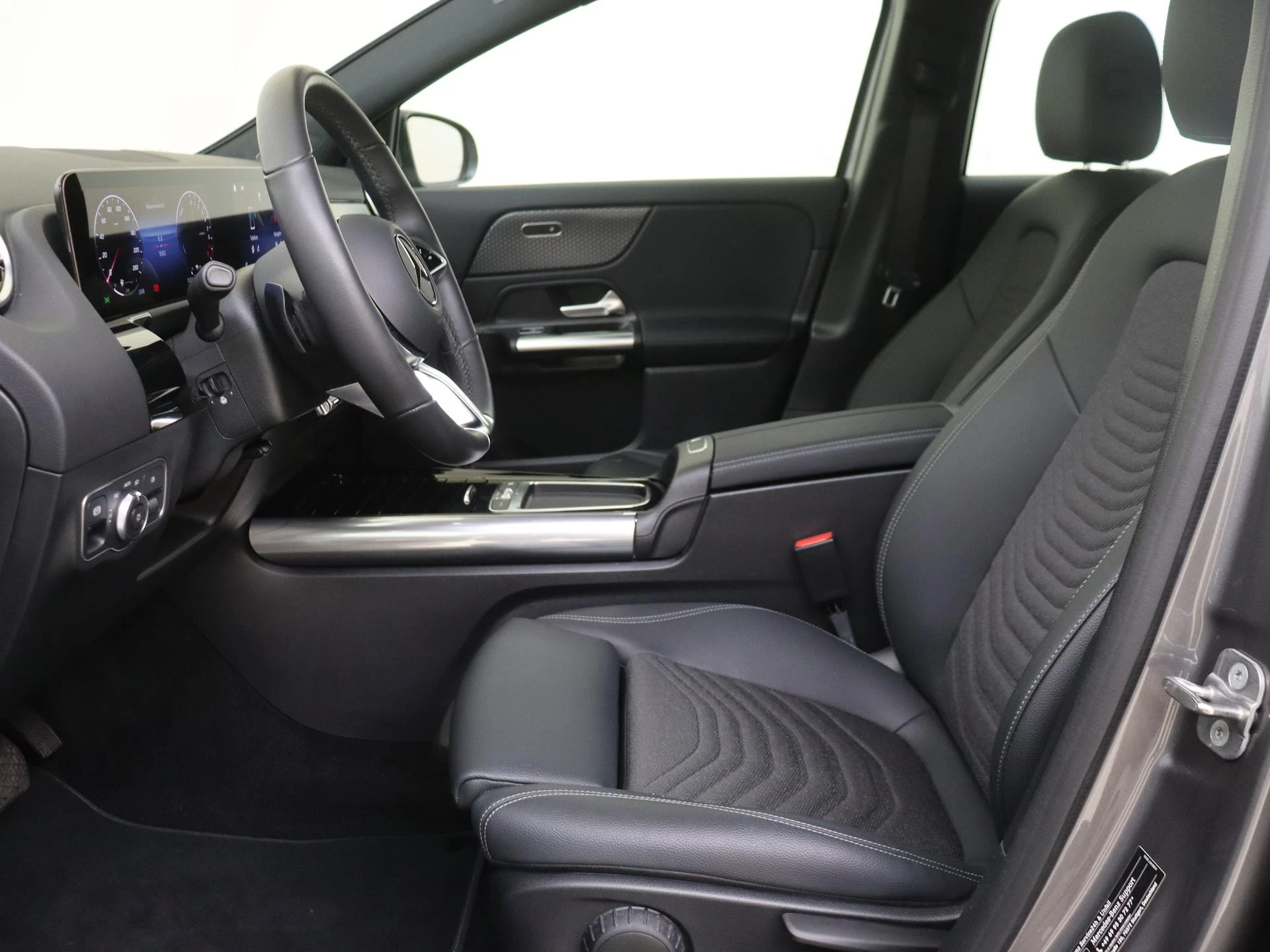 Mercedes-Benz-GLA-image-14