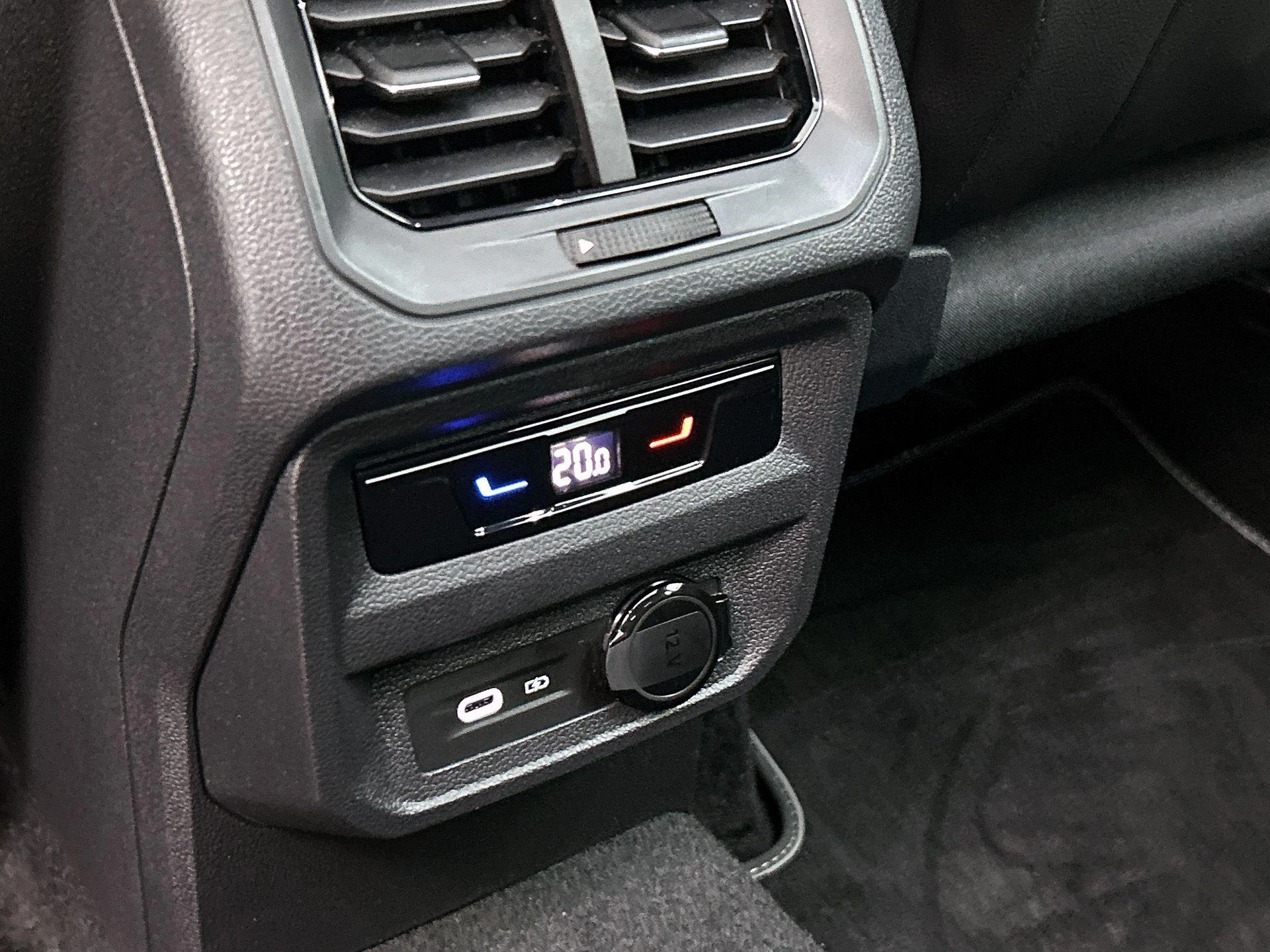 Volkswagen-Tiguan-image-9