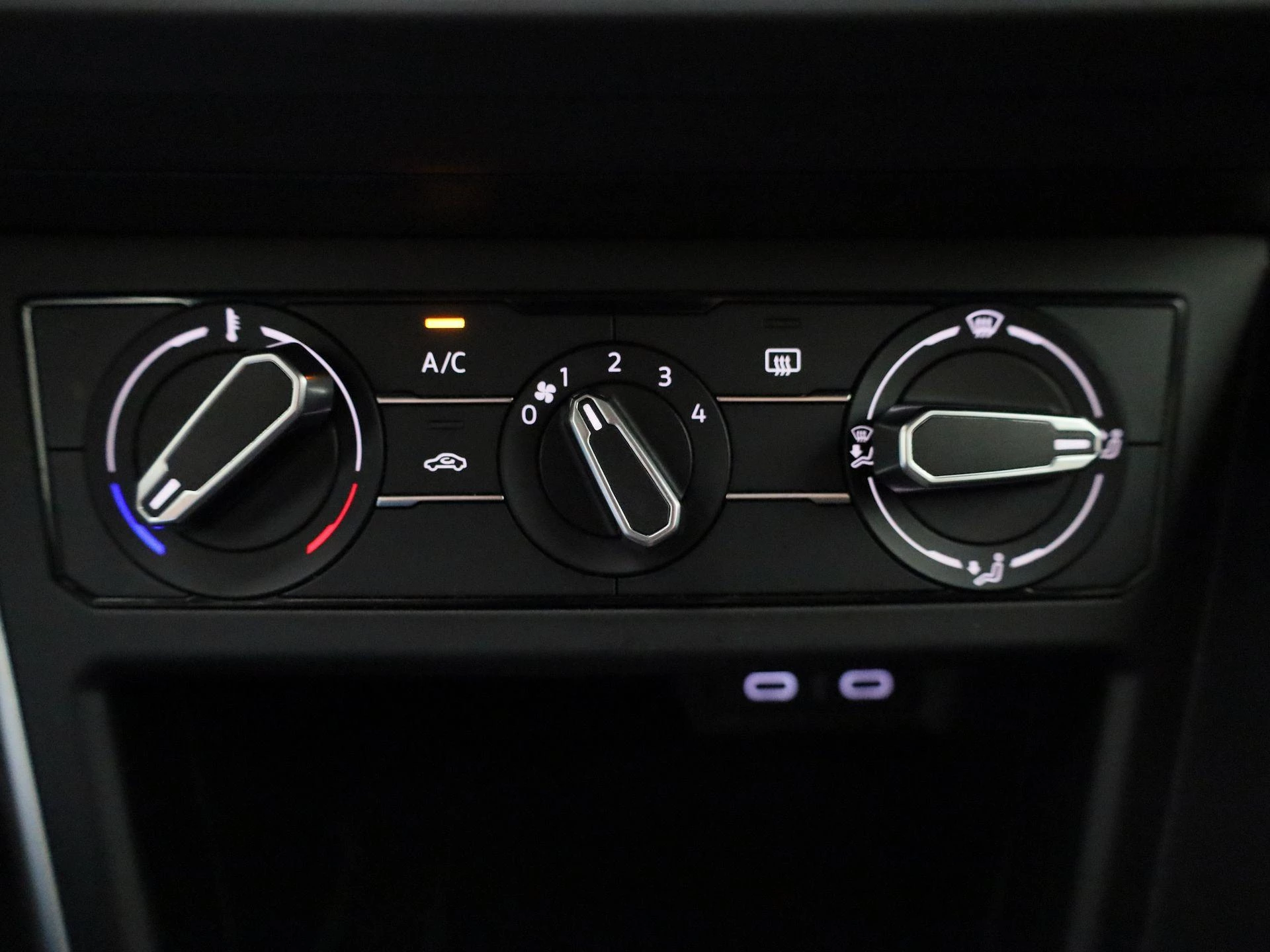 Volkswagen-Polo-image-19