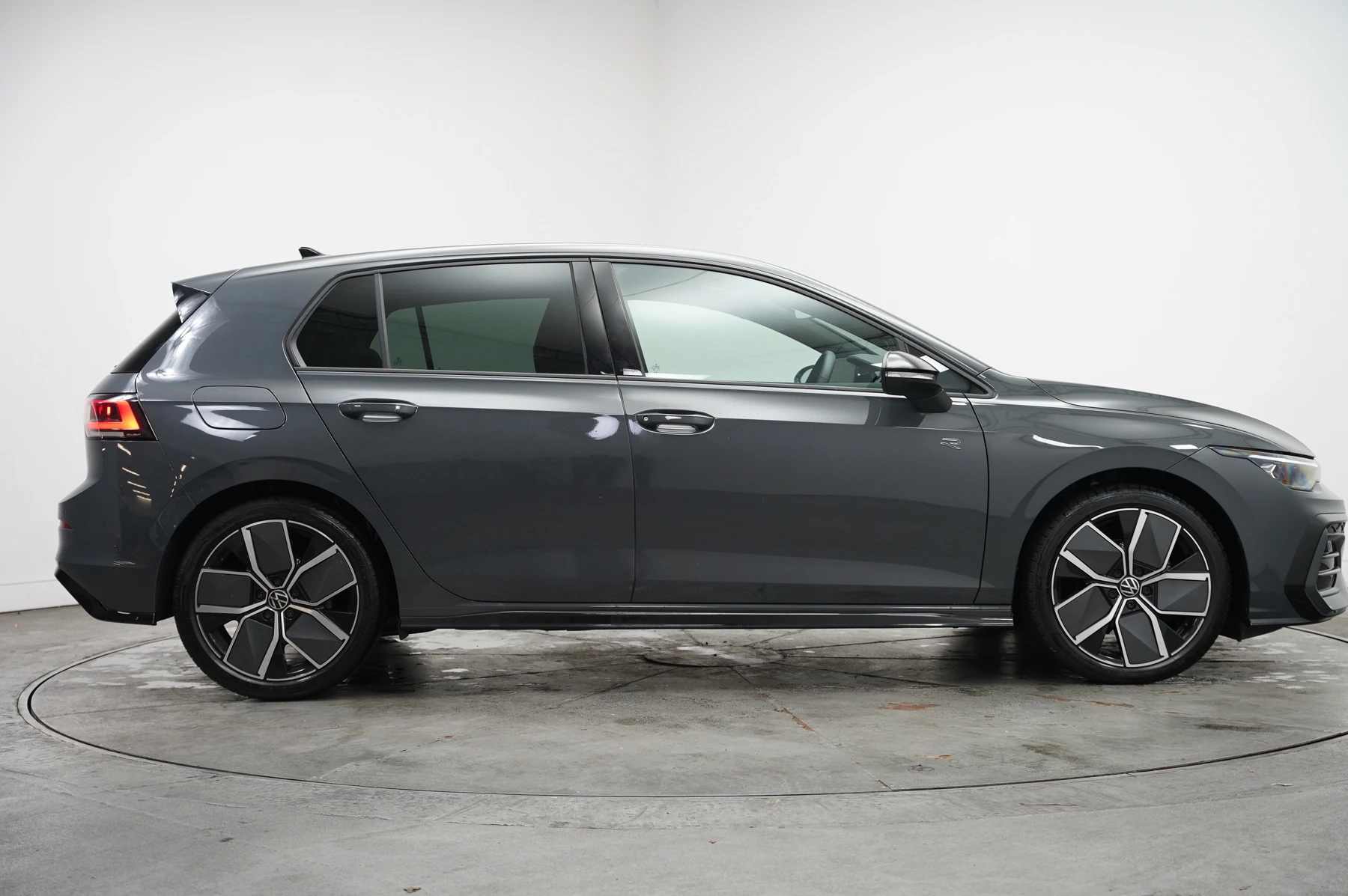 Volkswagen-Golf-image-3